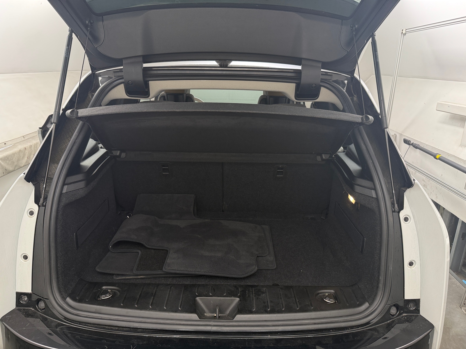 Thumbnail: 2015 BMW i3 - 6