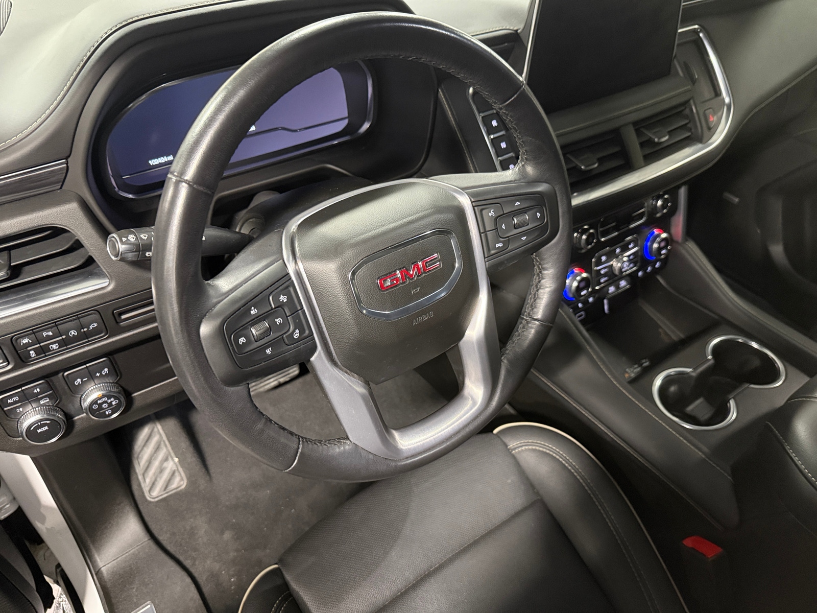 Thumbnail: 2022 GMC Yukon XL - 4