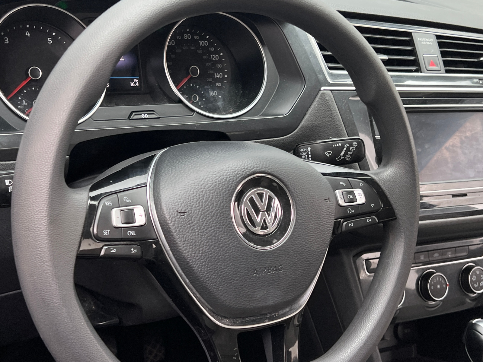 Thumbnail: 2018 Volkswagen Tiguan - 5