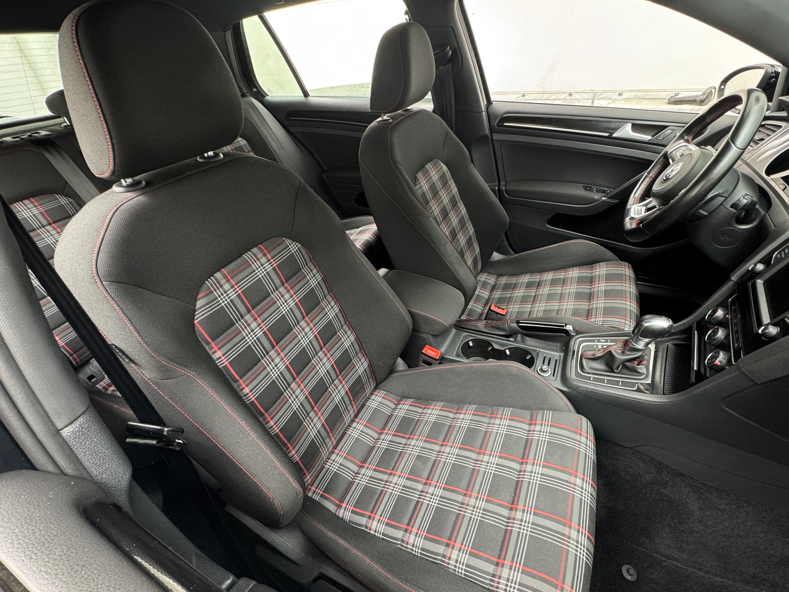 Thumbnail: 2017 Volkswagen Golf - 2