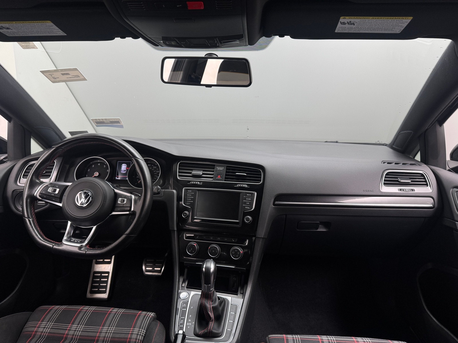 Thumbnail: 2017 Volkswagen Golf - 3