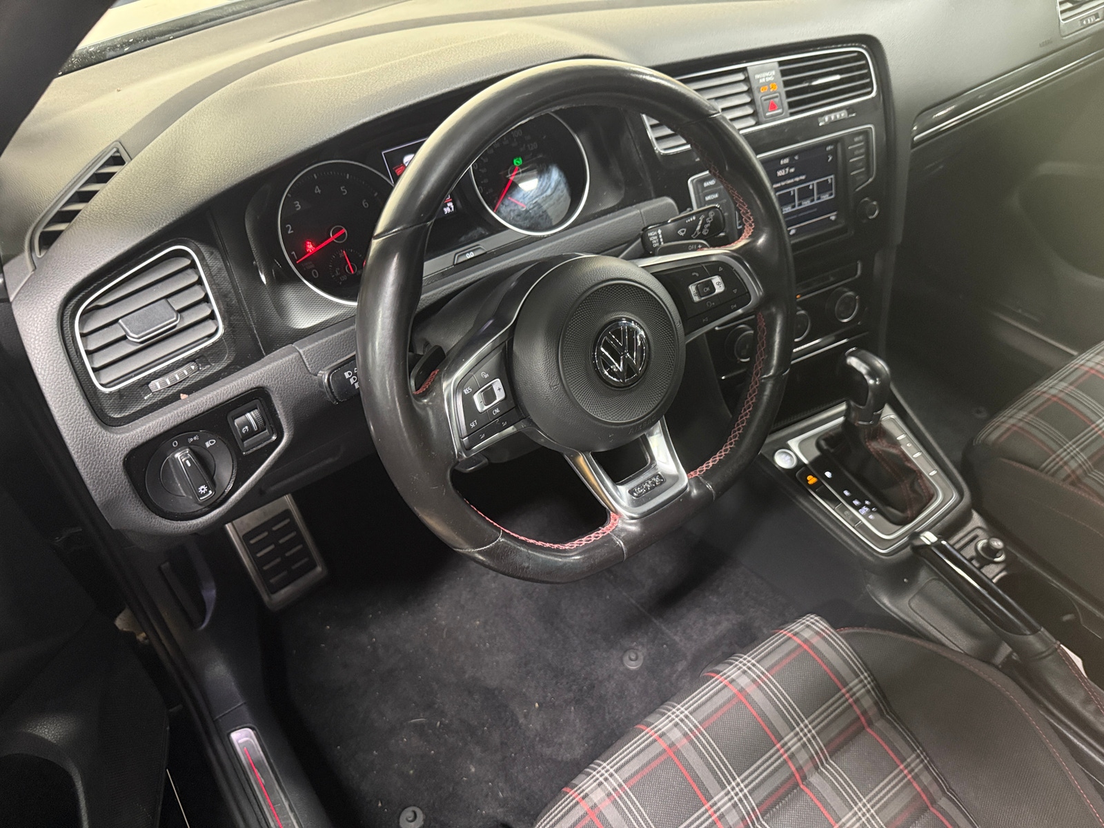 Thumbnail: 2017 Volkswagen Golf - 5