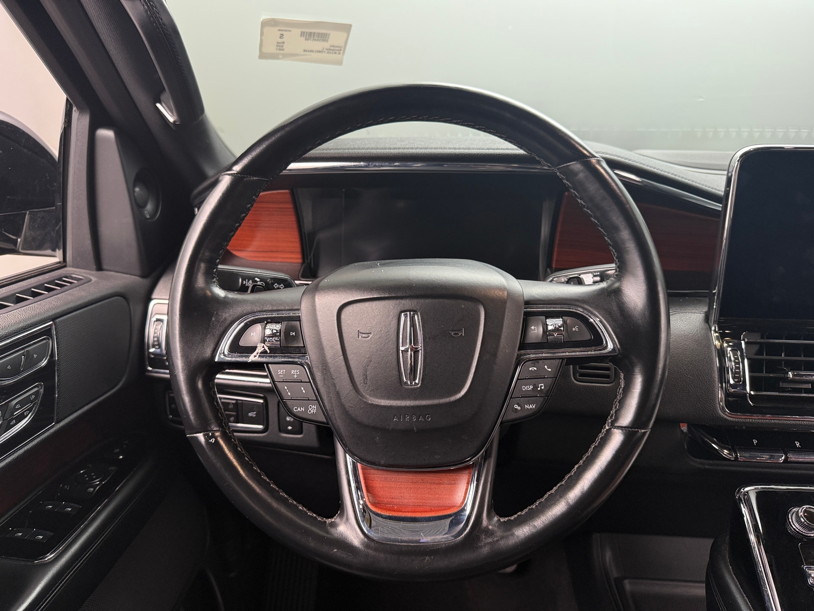 Thumbnail: 2021 Lincoln Navigator L - 4