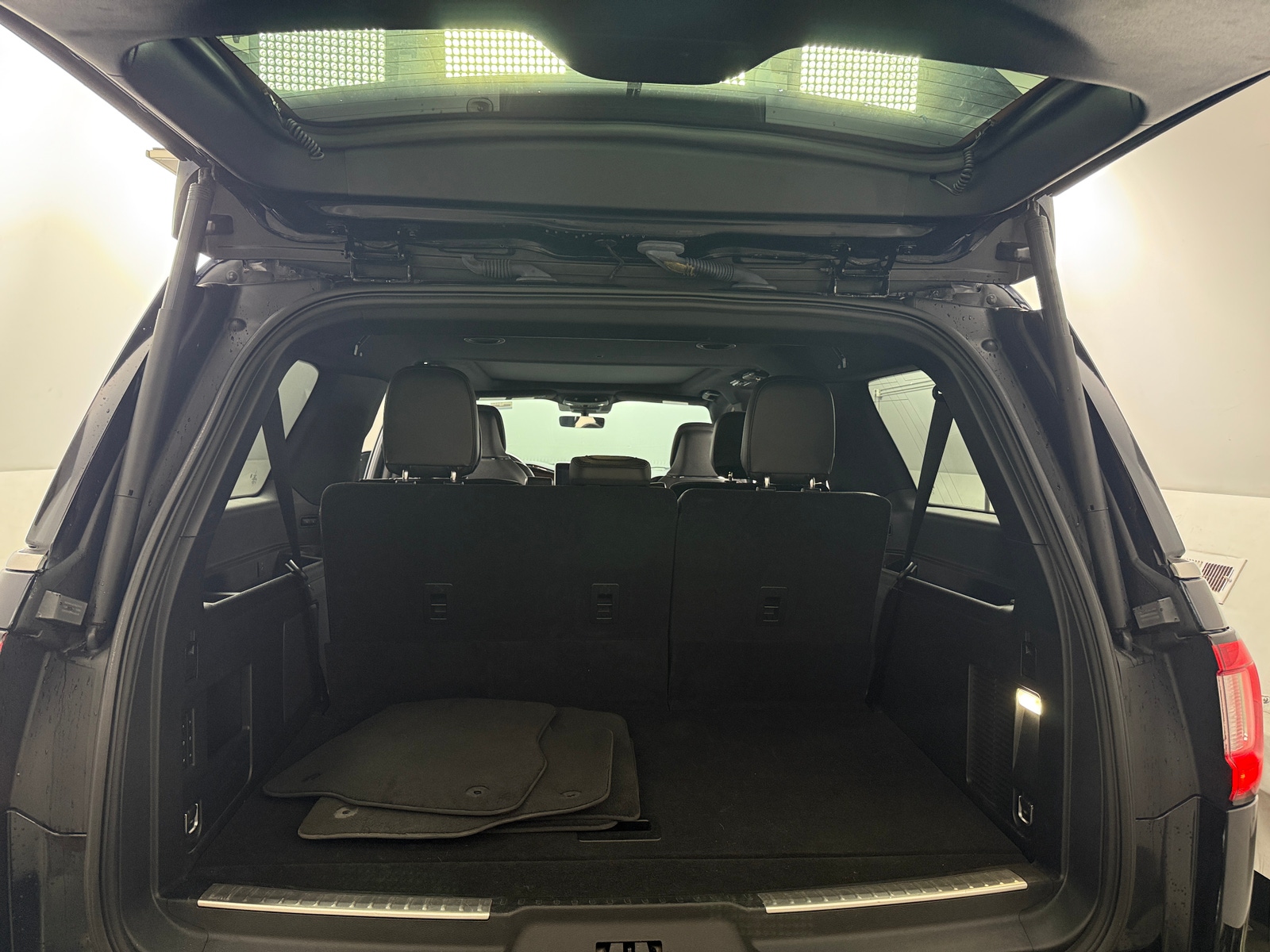 Thumbnail: 2021 Lincoln Navigator L - 6