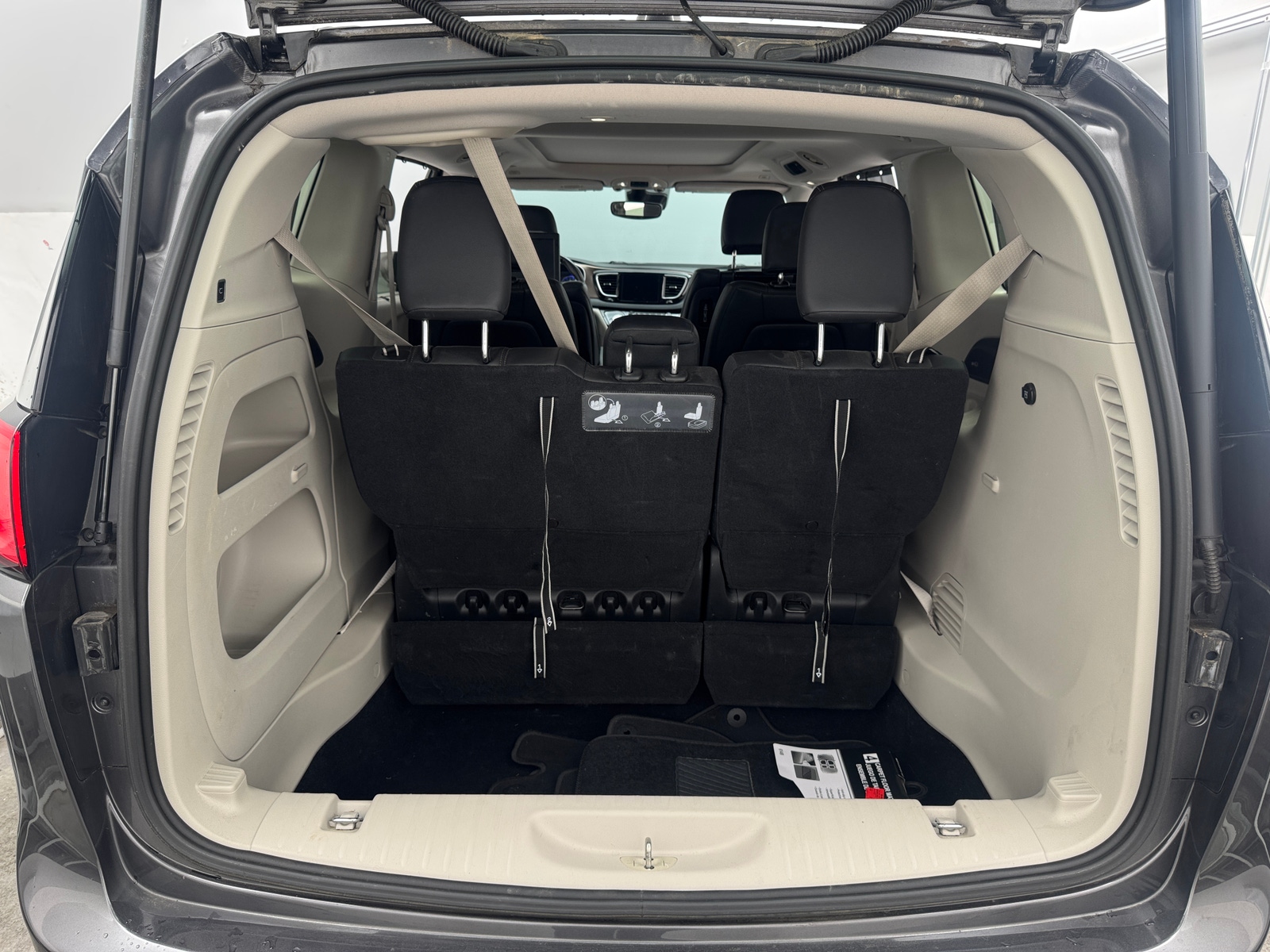Thumbnail: 2019 Chrysler Pacifica - 6