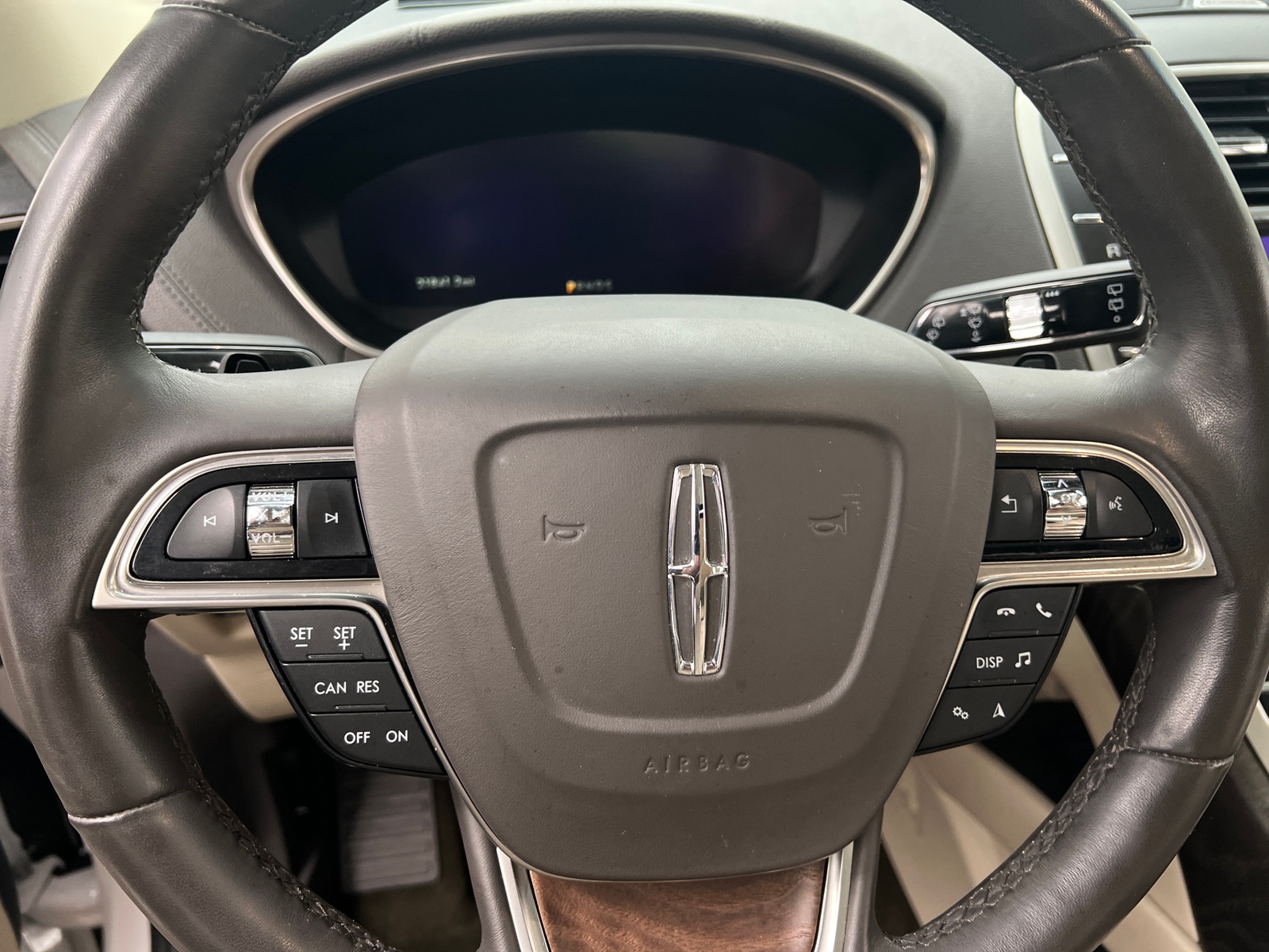 Thumbnail: 2019 Lincoln Nautilus - 4