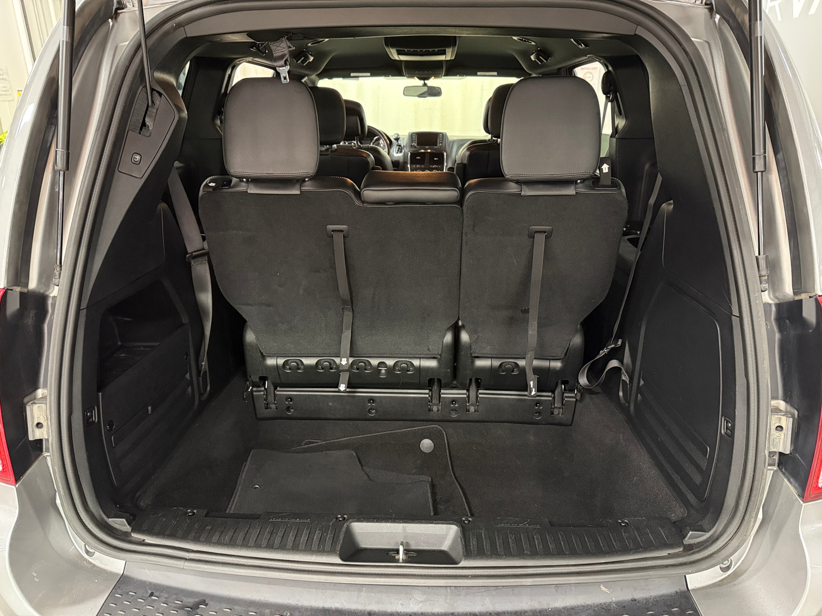 Thumbnail: 2018 Dodge Grand Caravan - 6