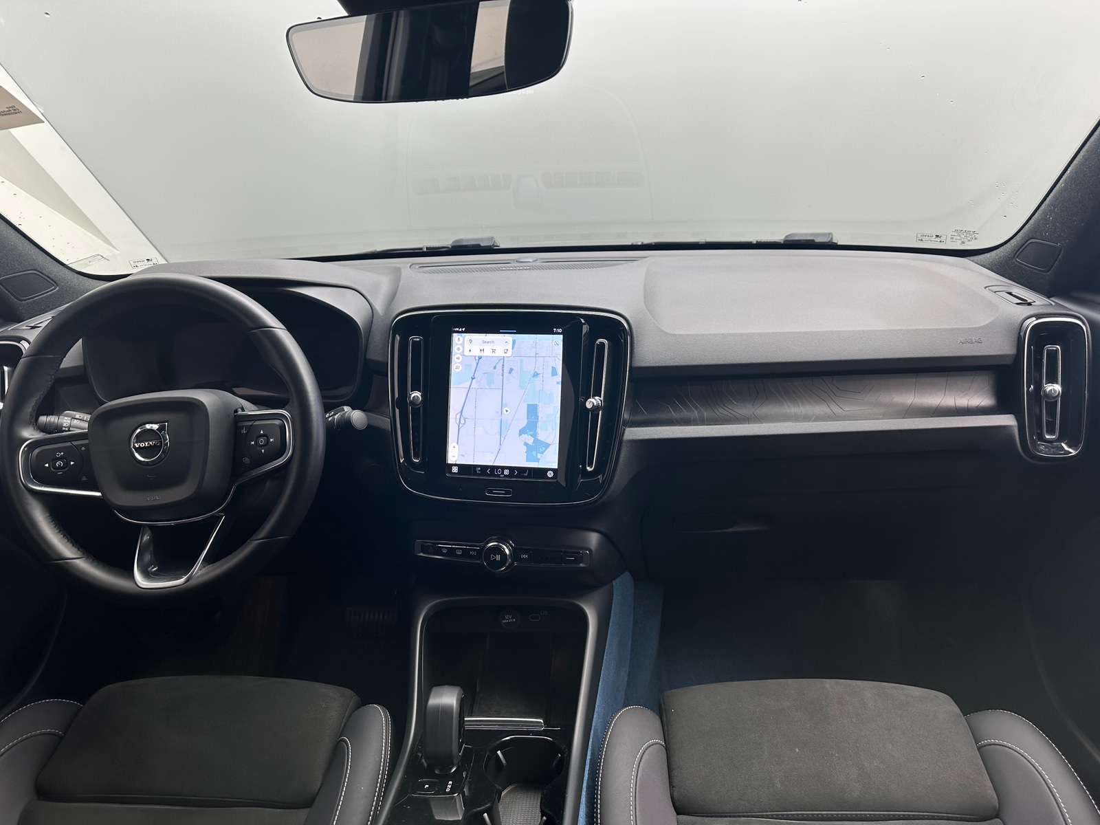 Thumbnail: 2023 Volvo C40 - 3