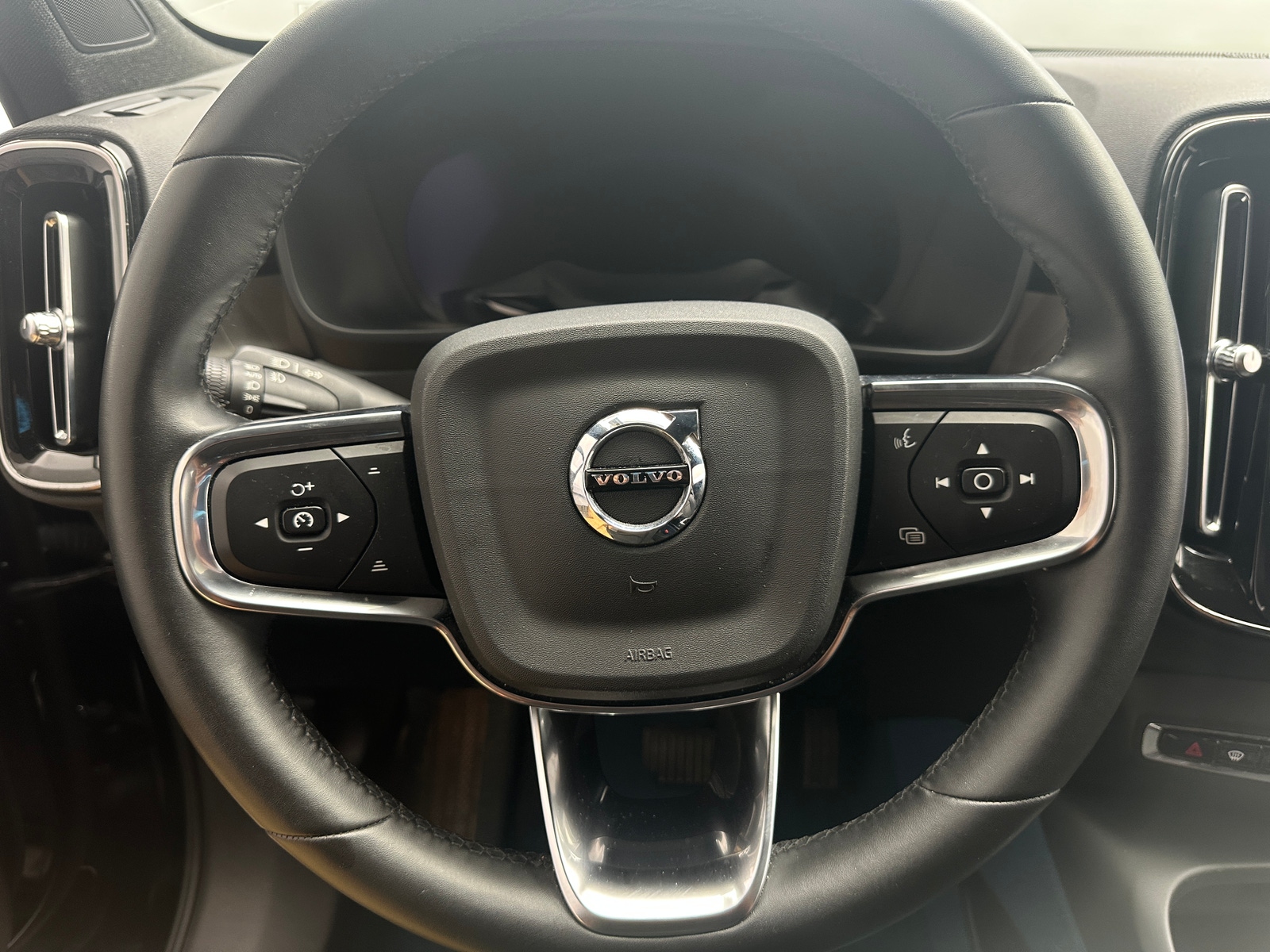 Thumbnail: 2023 Volvo C40 - 5