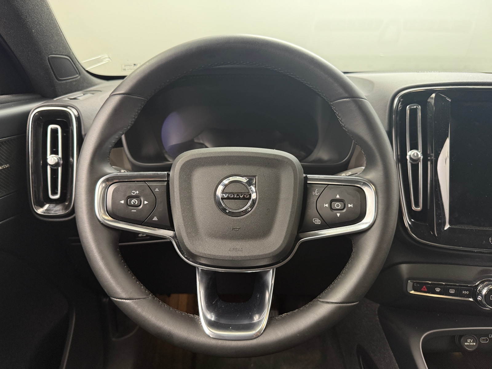 Thumbnail: 2024 Volvo C40 - 5