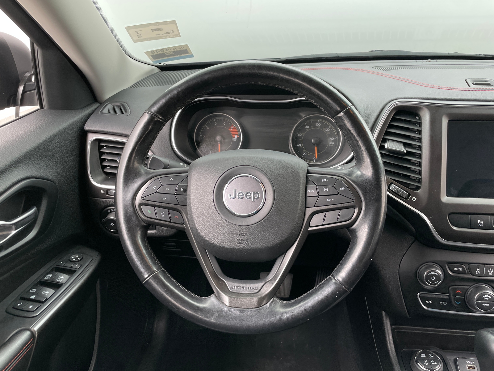 Thumbnail: 2021 Jeep Cherokee - 5