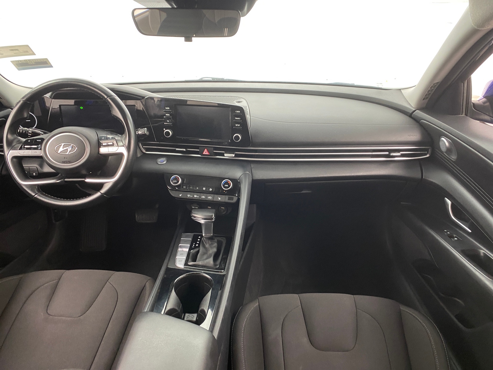 Thumbnail: 2021 Hyundai Elantra - 3