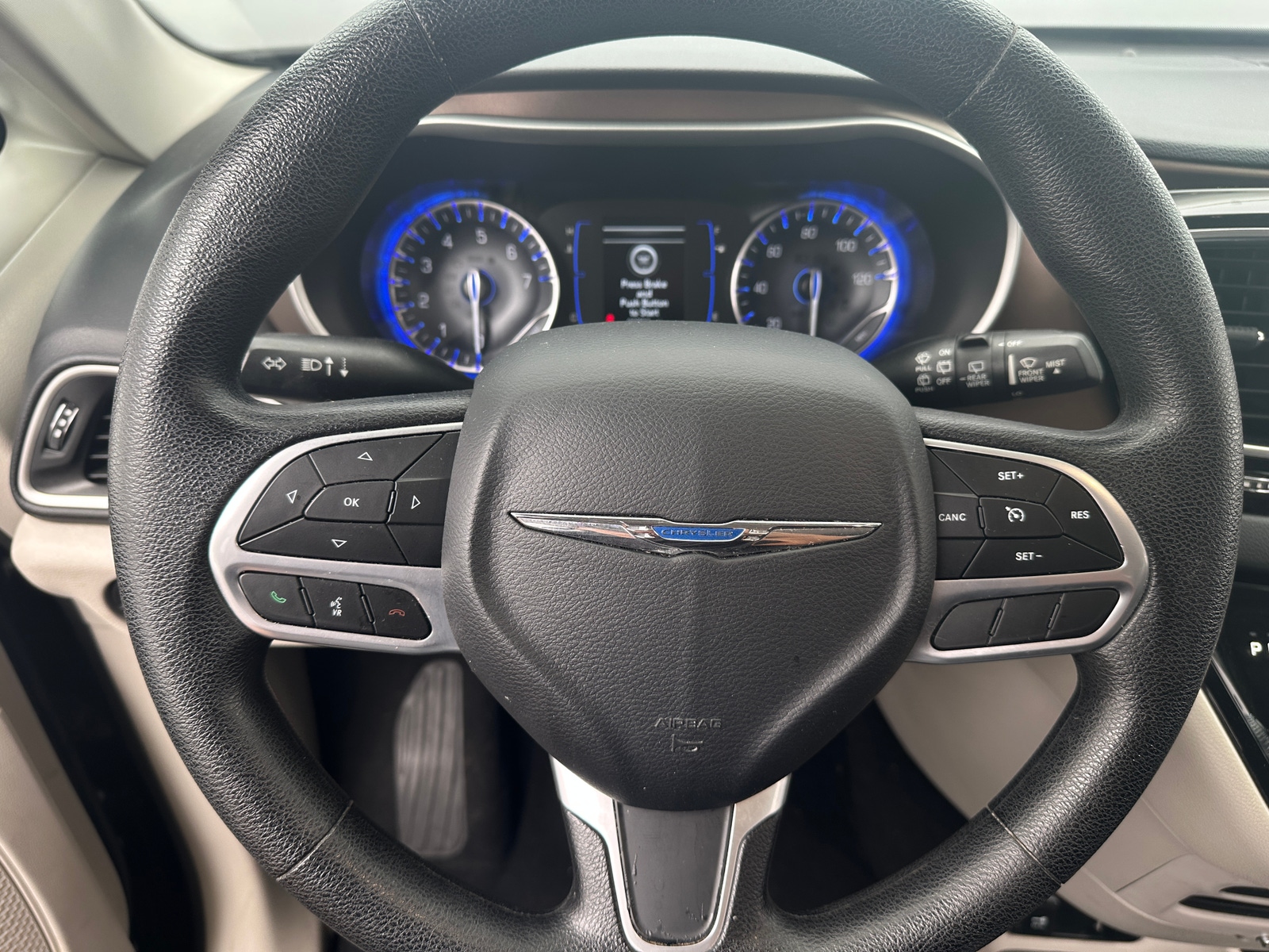 Thumbnail: 2020 Chrysler Voyager - 4