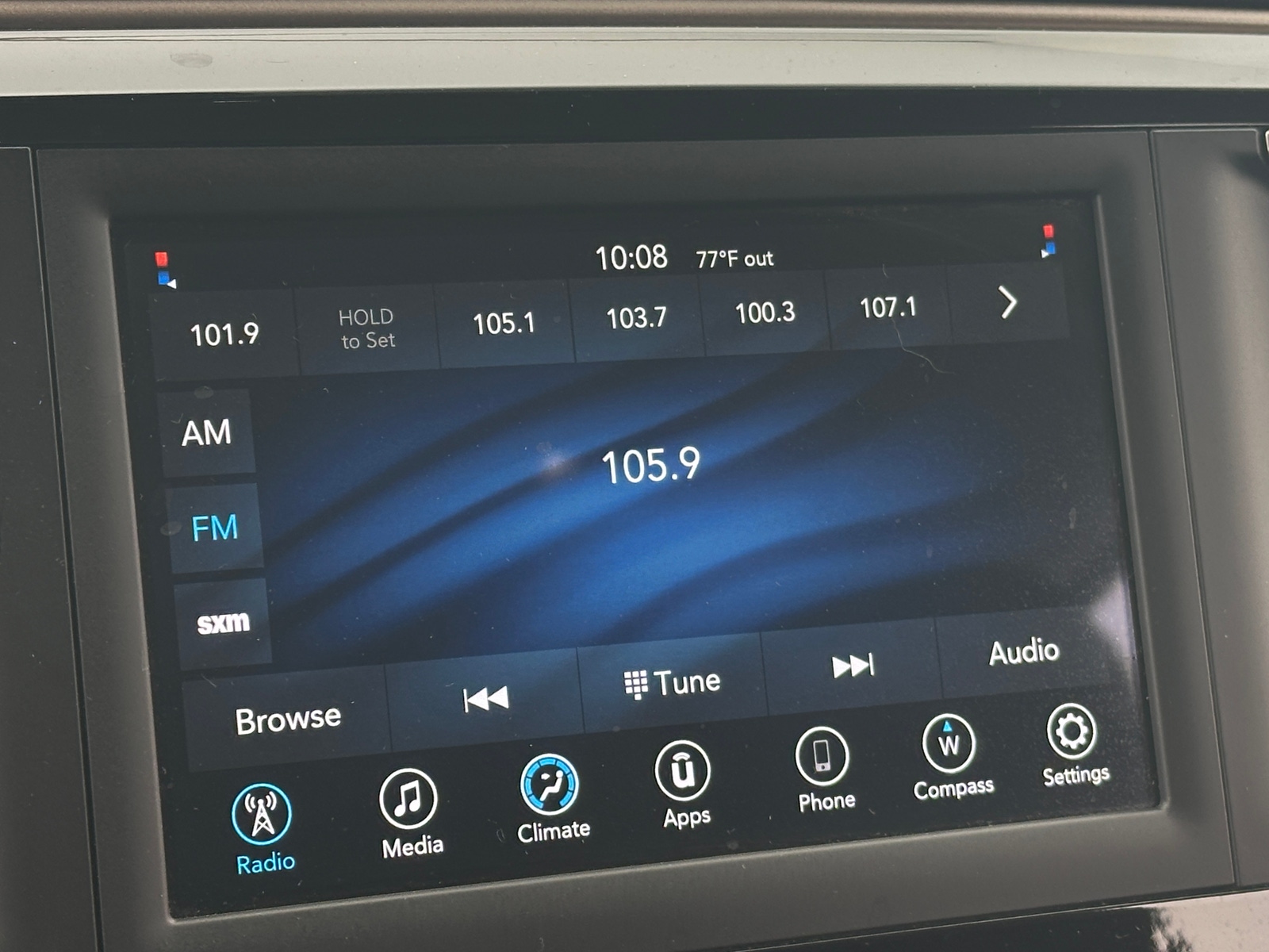 Thumbnail: 2020 Chrysler Voyager - 3