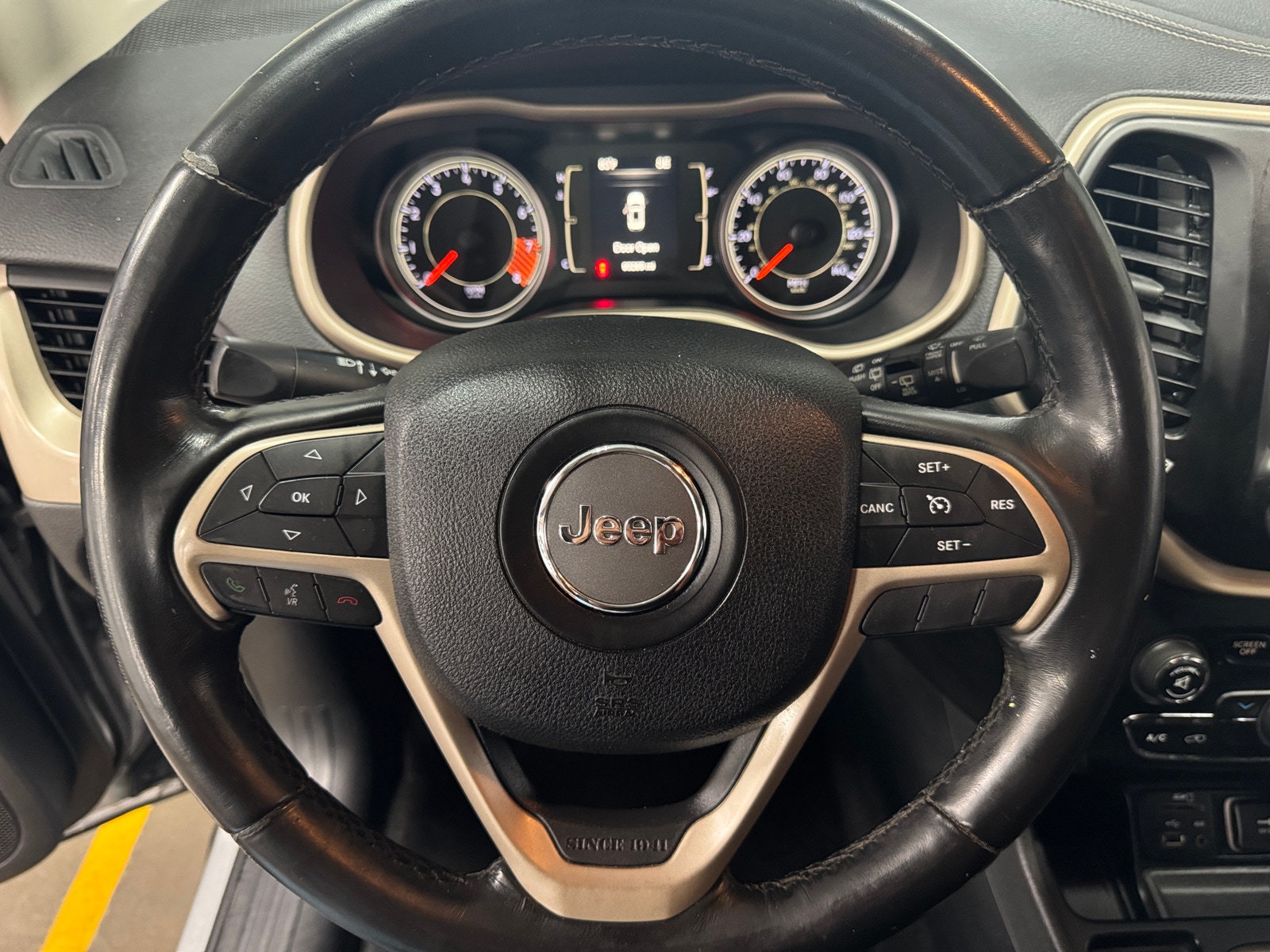 Thumbnail: 2015 Jeep Cherokee - 5