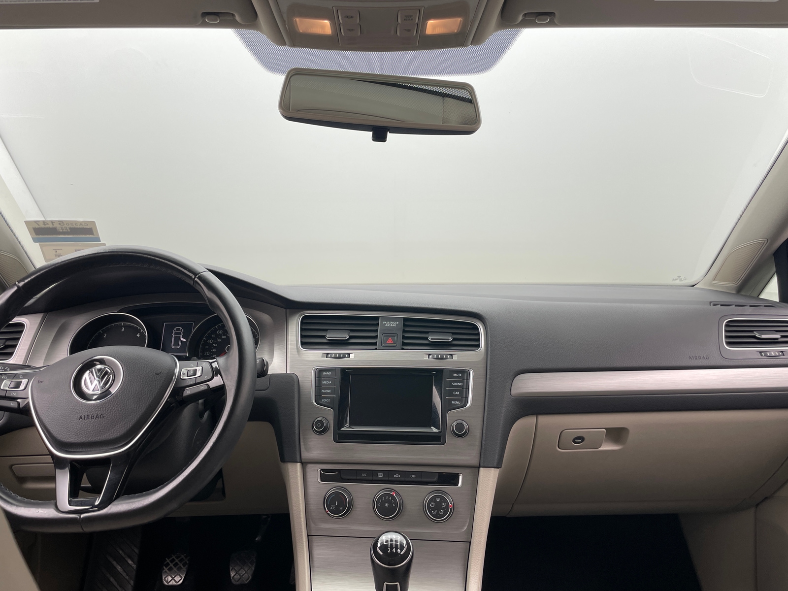 Thumbnail: 2015 Volkswagen e-Golf - 2