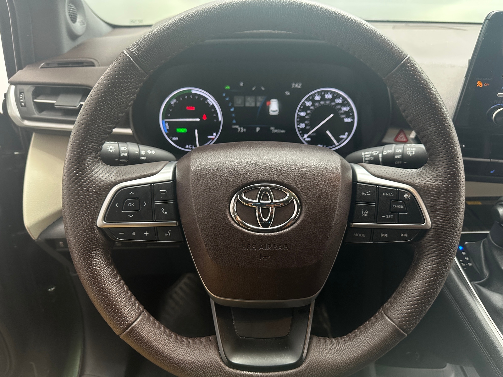 Thumbnail: 2023 Toyota Sienna - 4