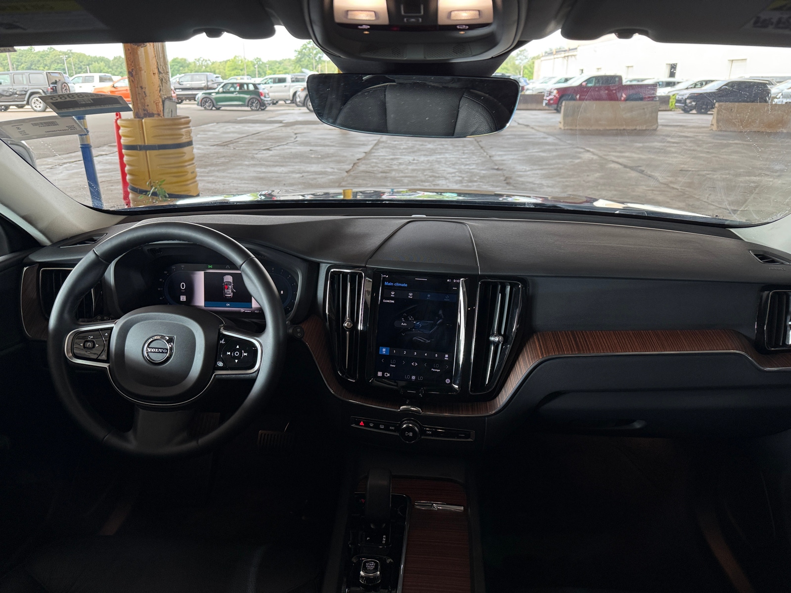 Thumbnail: 2023 Volvo XC60 - 2