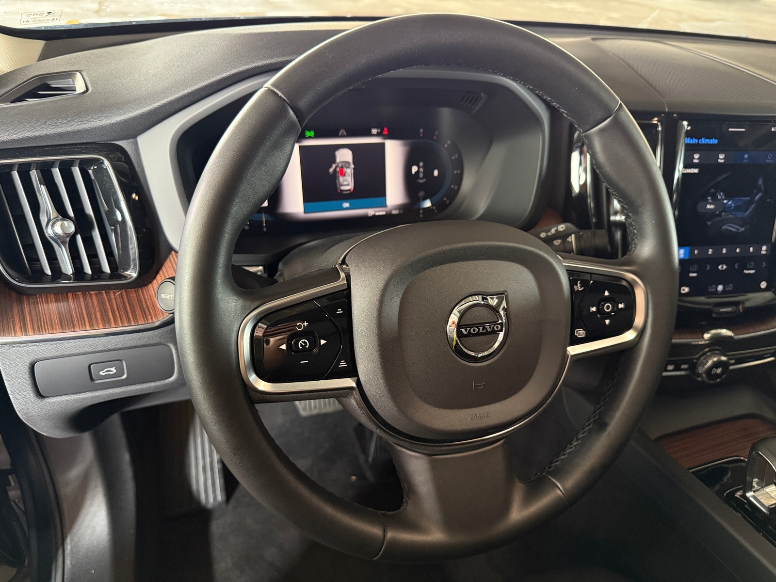 Thumbnail: 2023 Volvo XC60 - 4