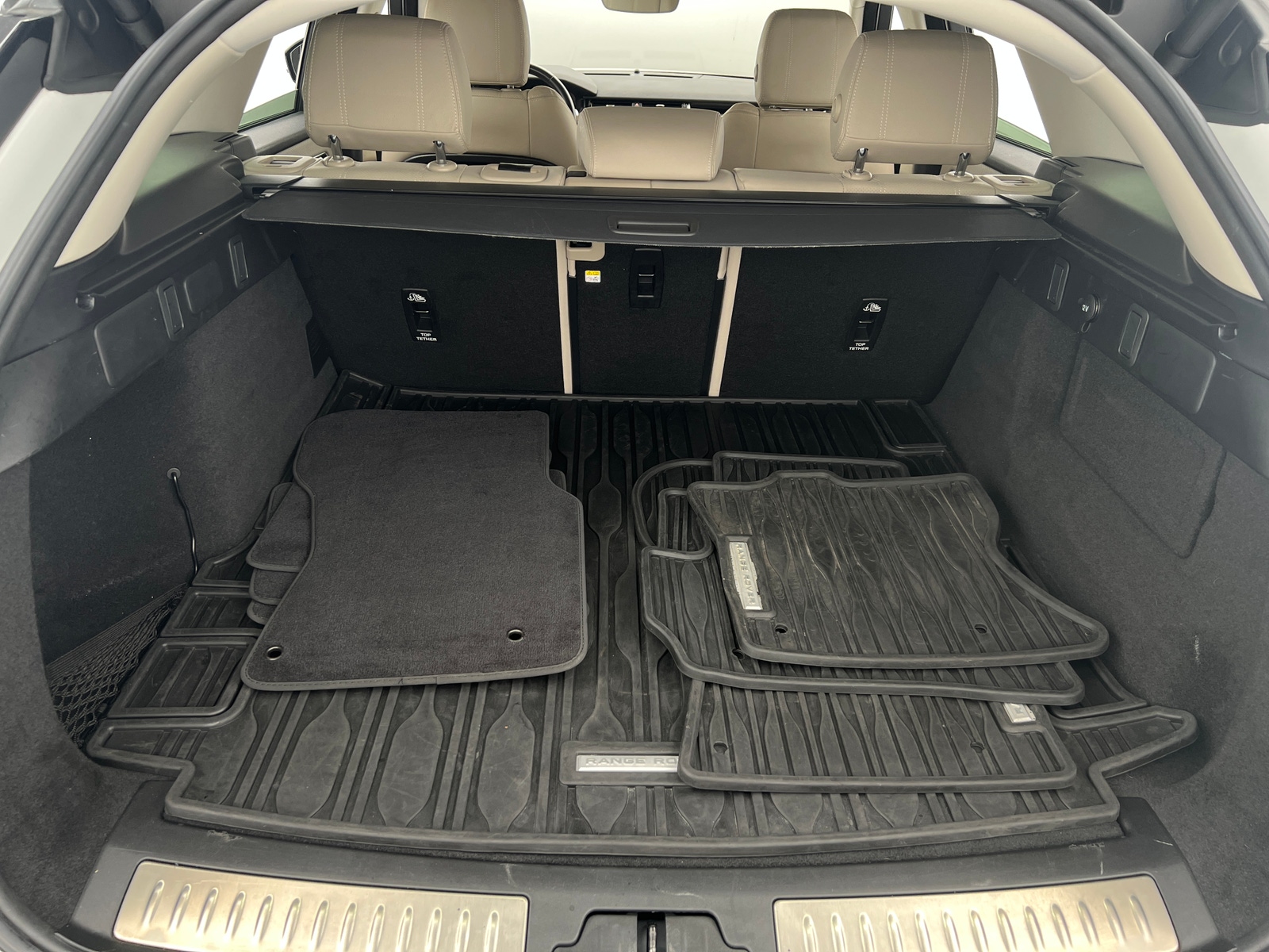 Thumbnail: 2021 Land Rover Range Rover Velar - 6