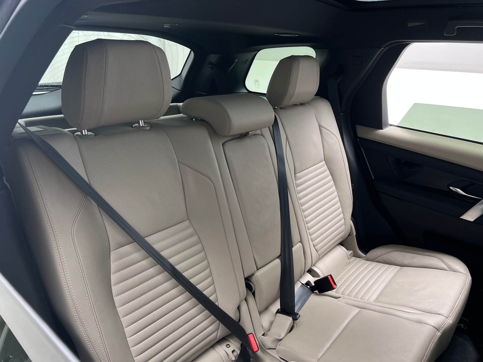 Thumbnail: 2021 Land Rover Discovery Sport - 5