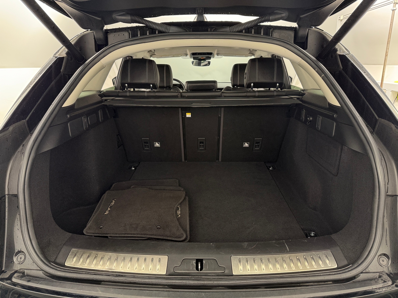 Thumbnail: 2020 Land Rover Range Rover Velar - 6