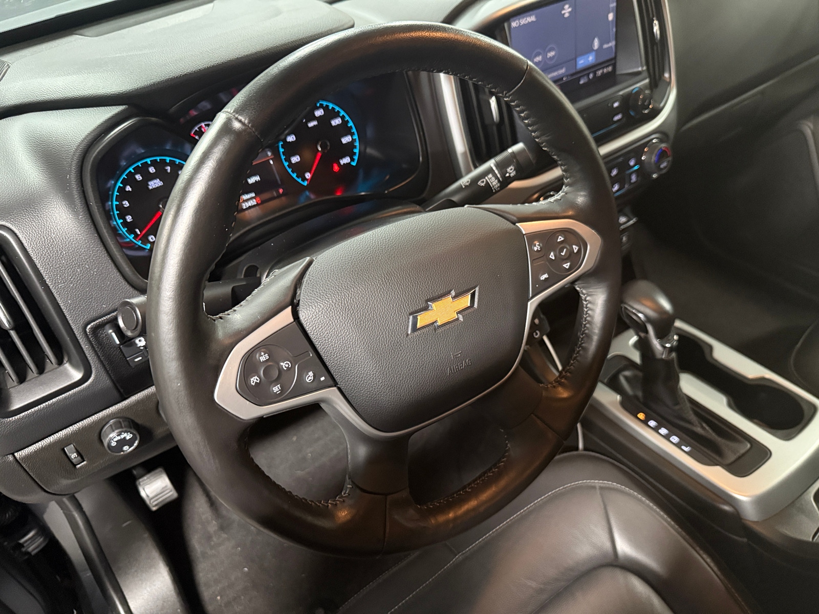 Thumbnail: 2022 Chevrolet Colorado - 4