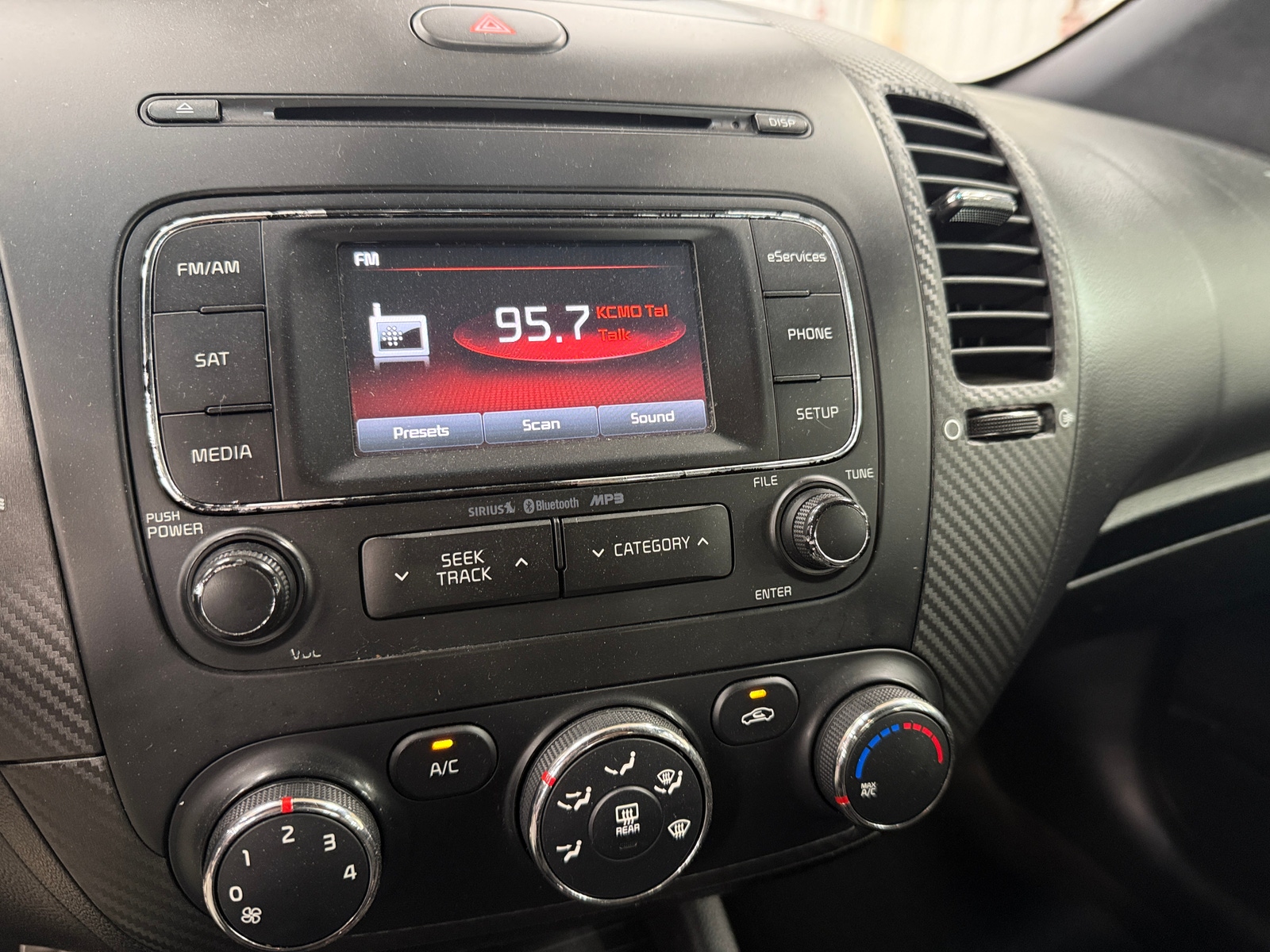 Thumbnail: 2015 Kia Forte - 3