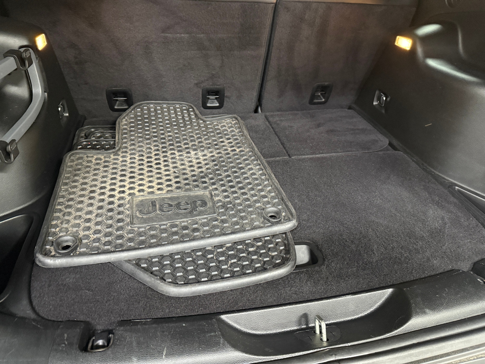 Thumbnail: 2017 Jeep Cherokee - 6