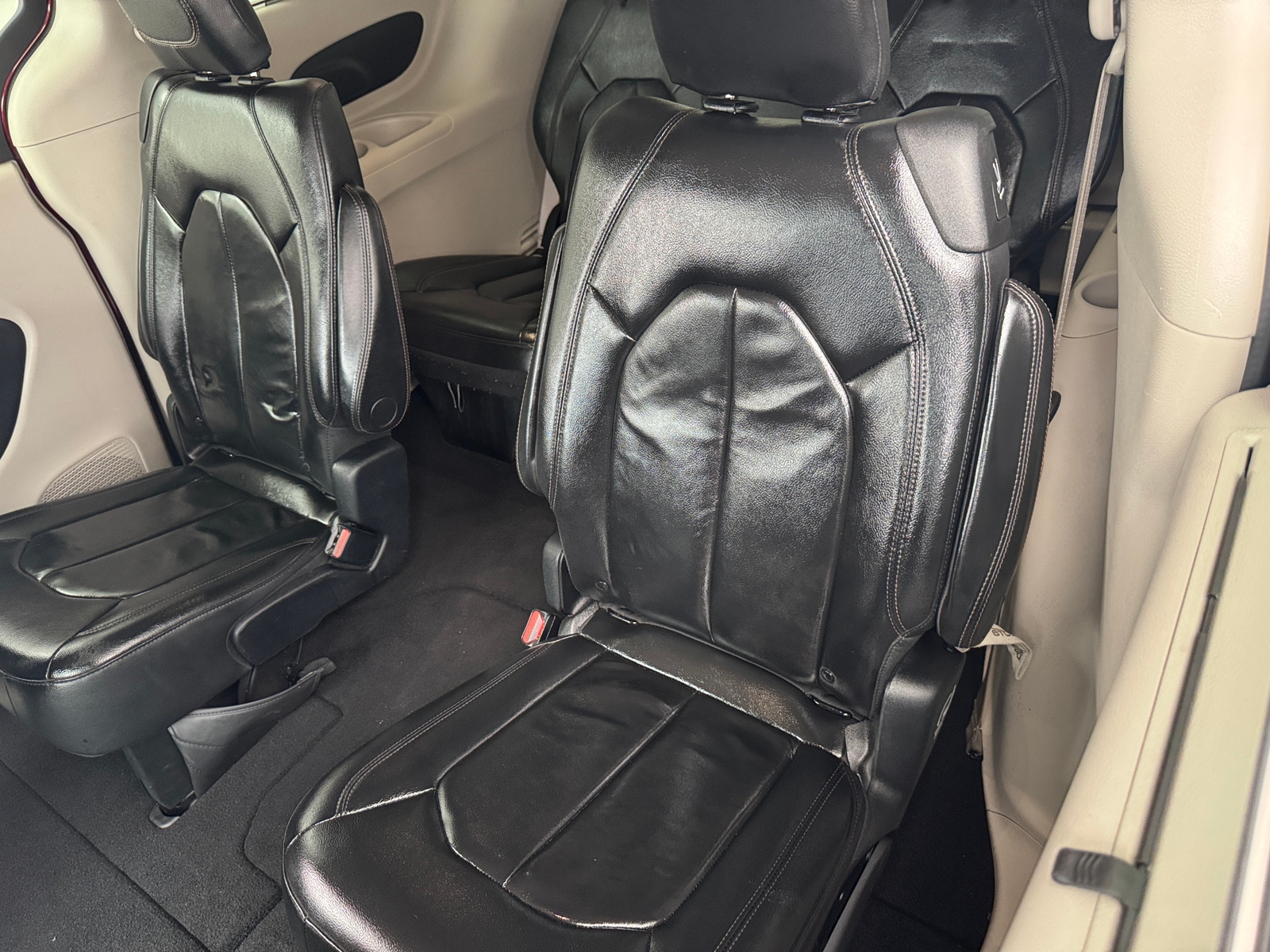 Thumbnail: 2017 Chrysler Pacifica - 5