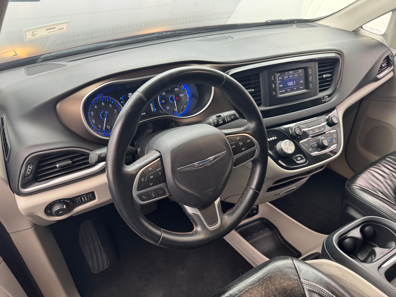 Thumbnail: 2017 Chrysler Pacifica - 2