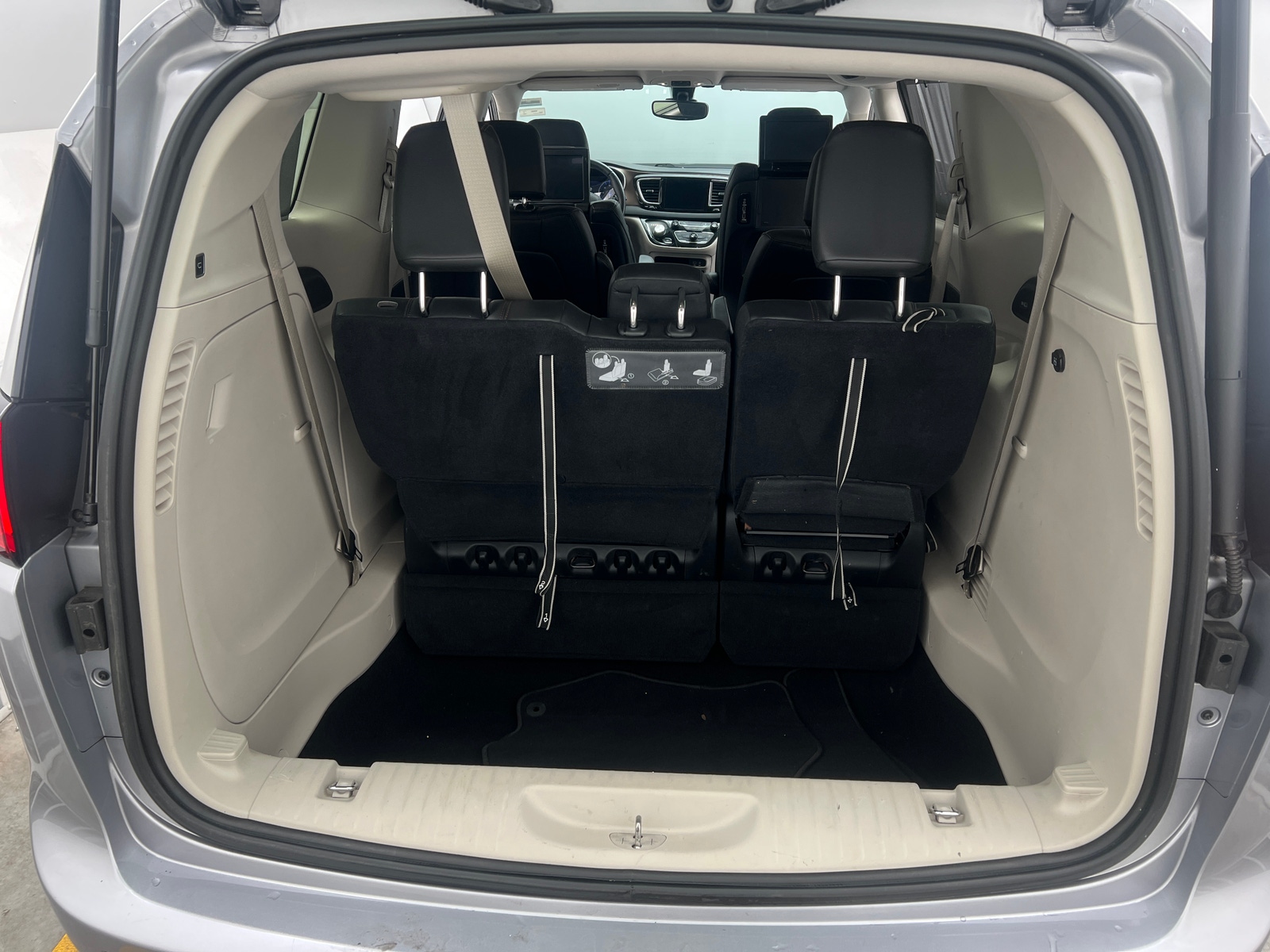 Thumbnail: 2017 Chrysler Pacifica - 6