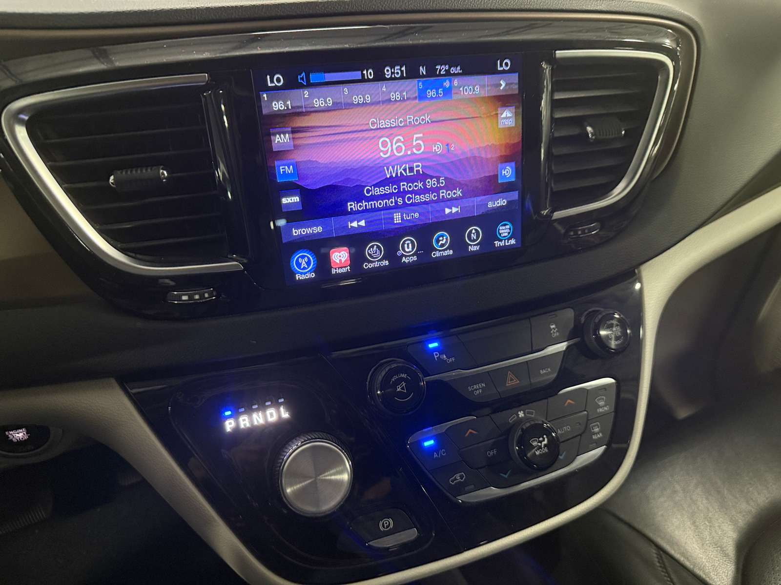 Thumbnail: 2017 Chrysler Pacifica - 3