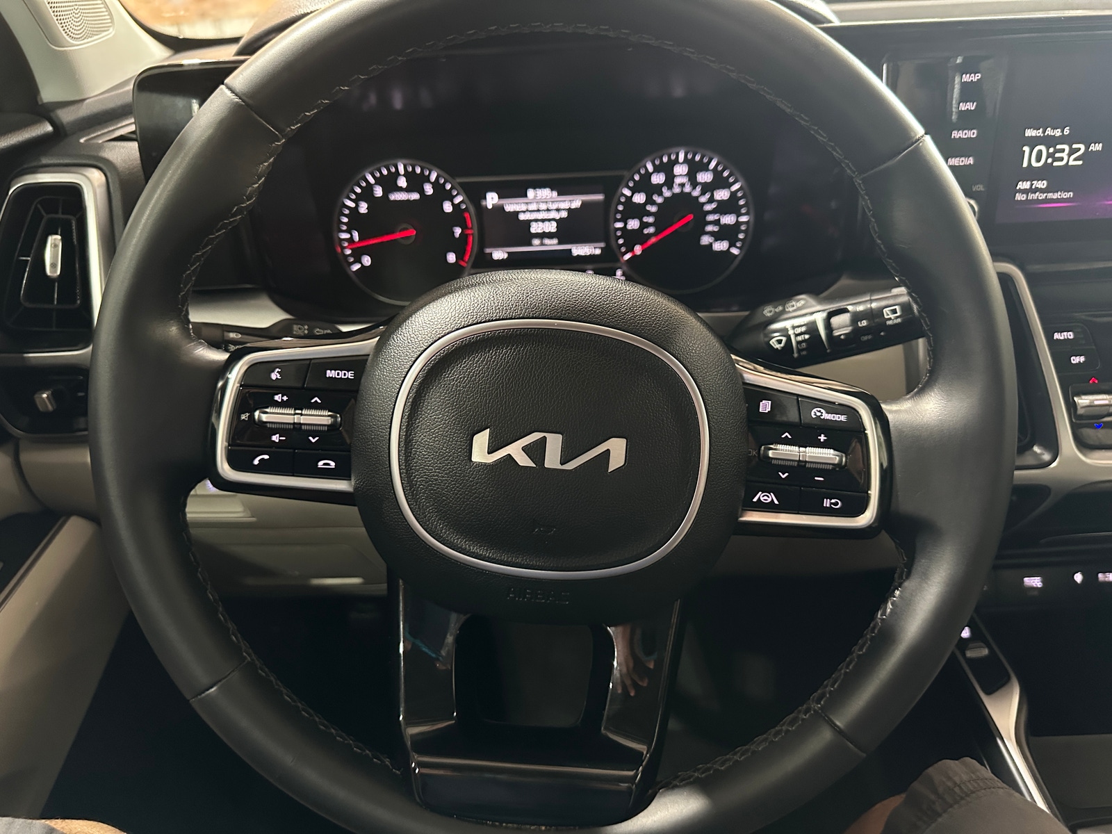 Thumbnail: 2023 Kia Sorento - 4