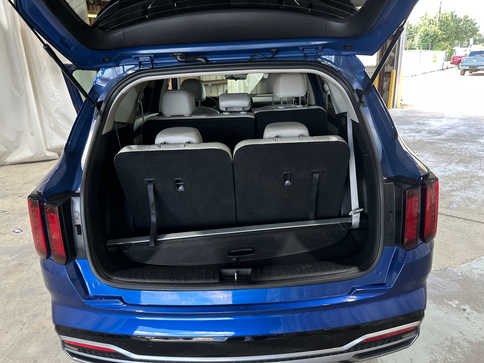 Thumbnail: 2023 Kia Sorento - 6