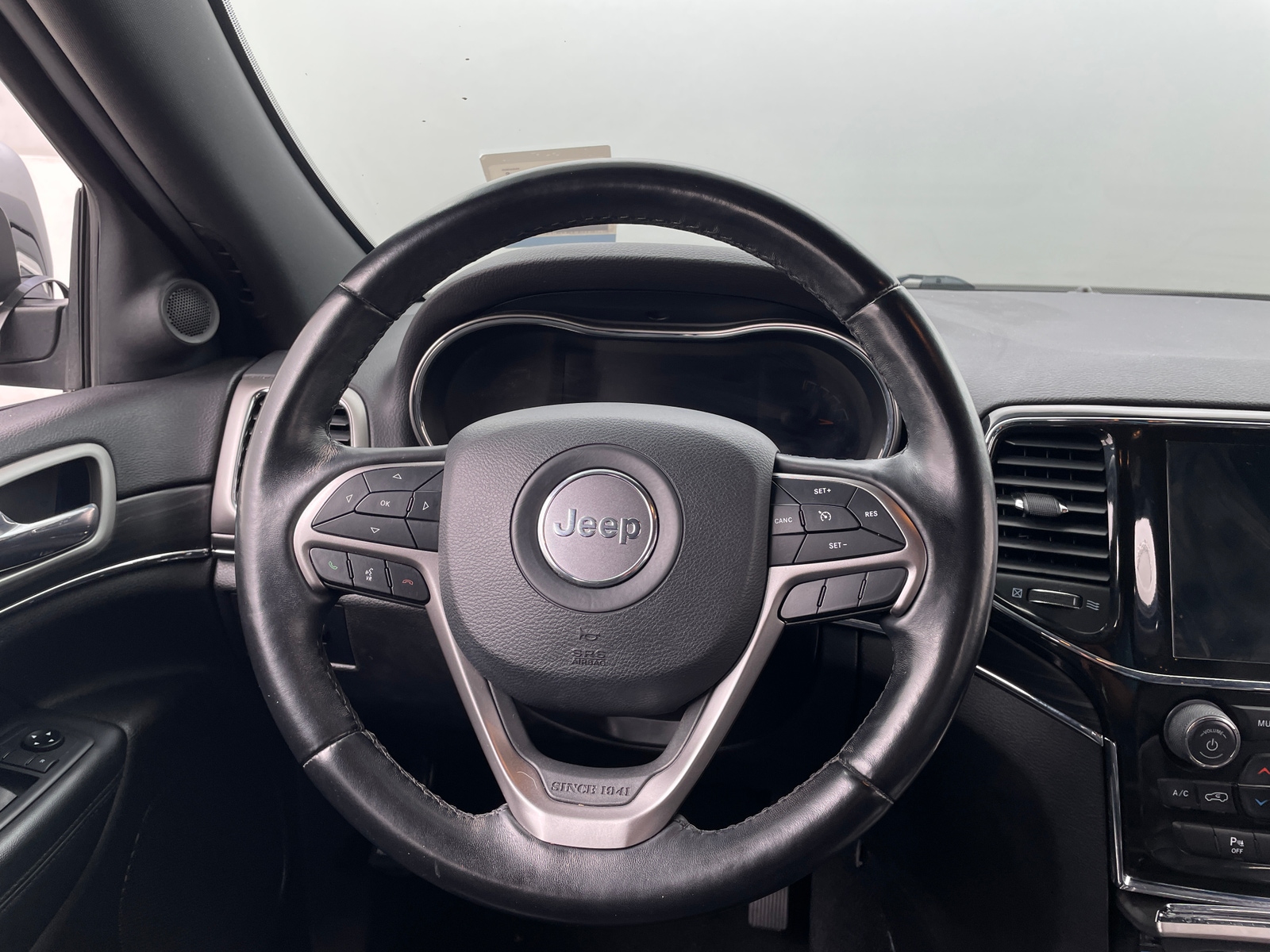 Thumbnail: 2021 Jeep Grand Cherokee - 4