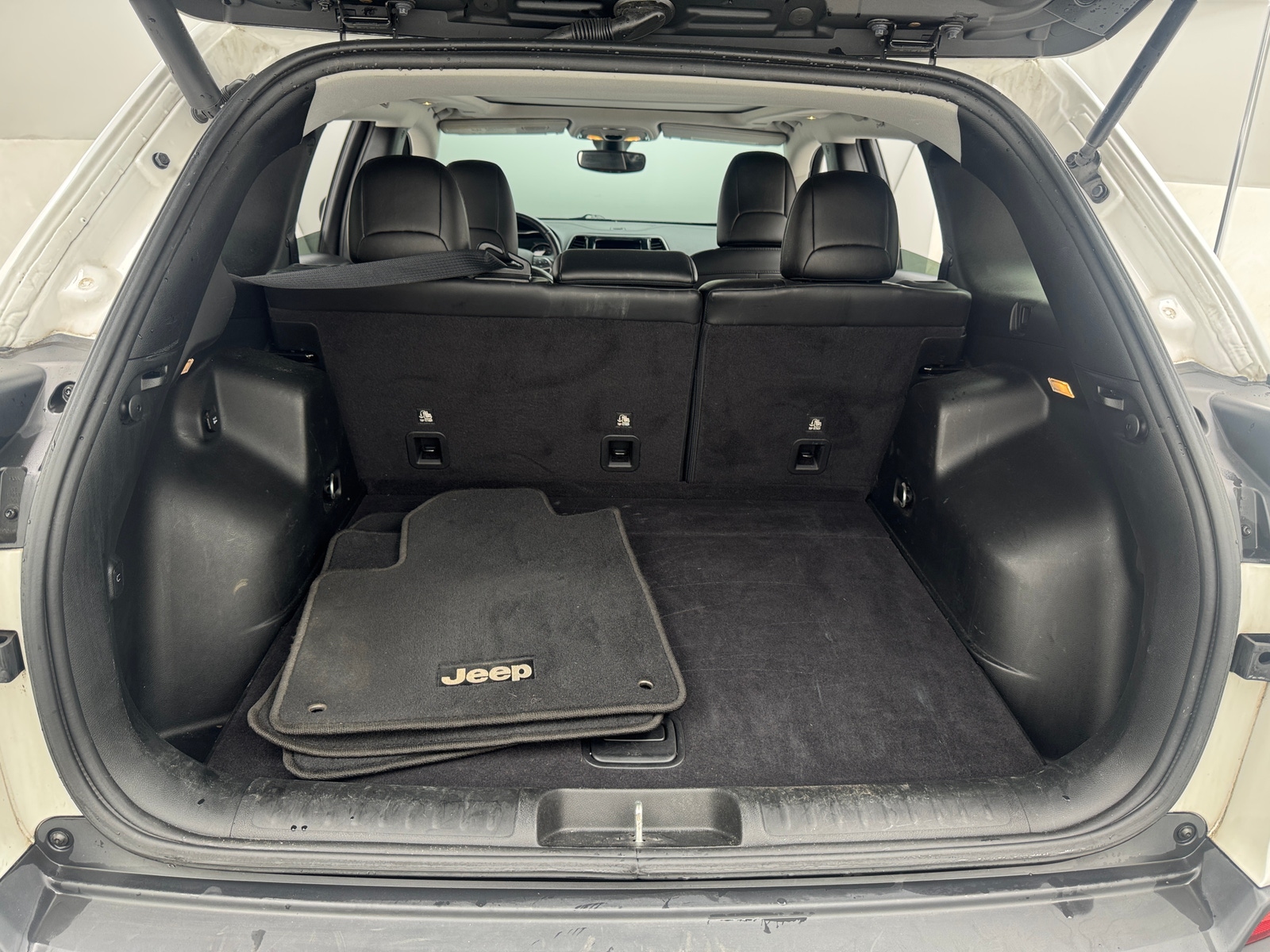Thumbnail: 2019 Jeep Cherokee - 6