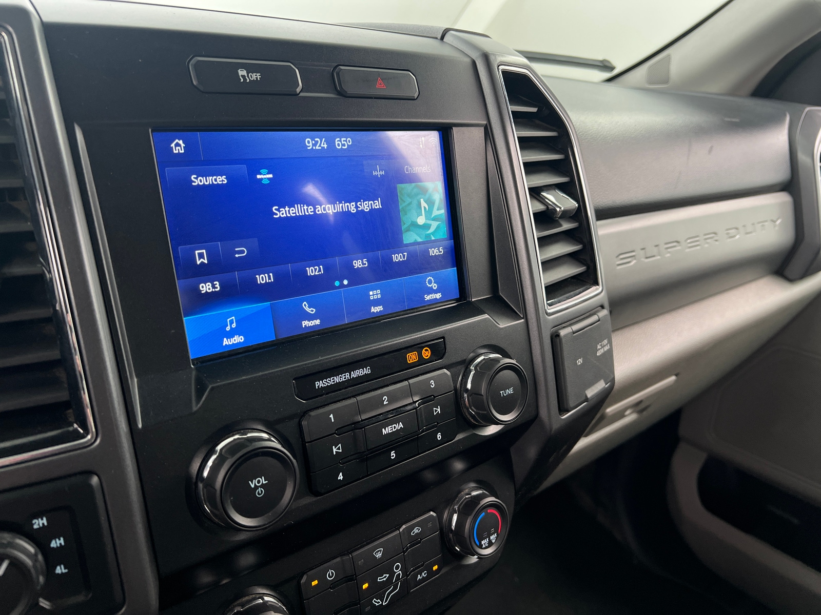 Thumbnail: 2022 Ford Econoline - 4
