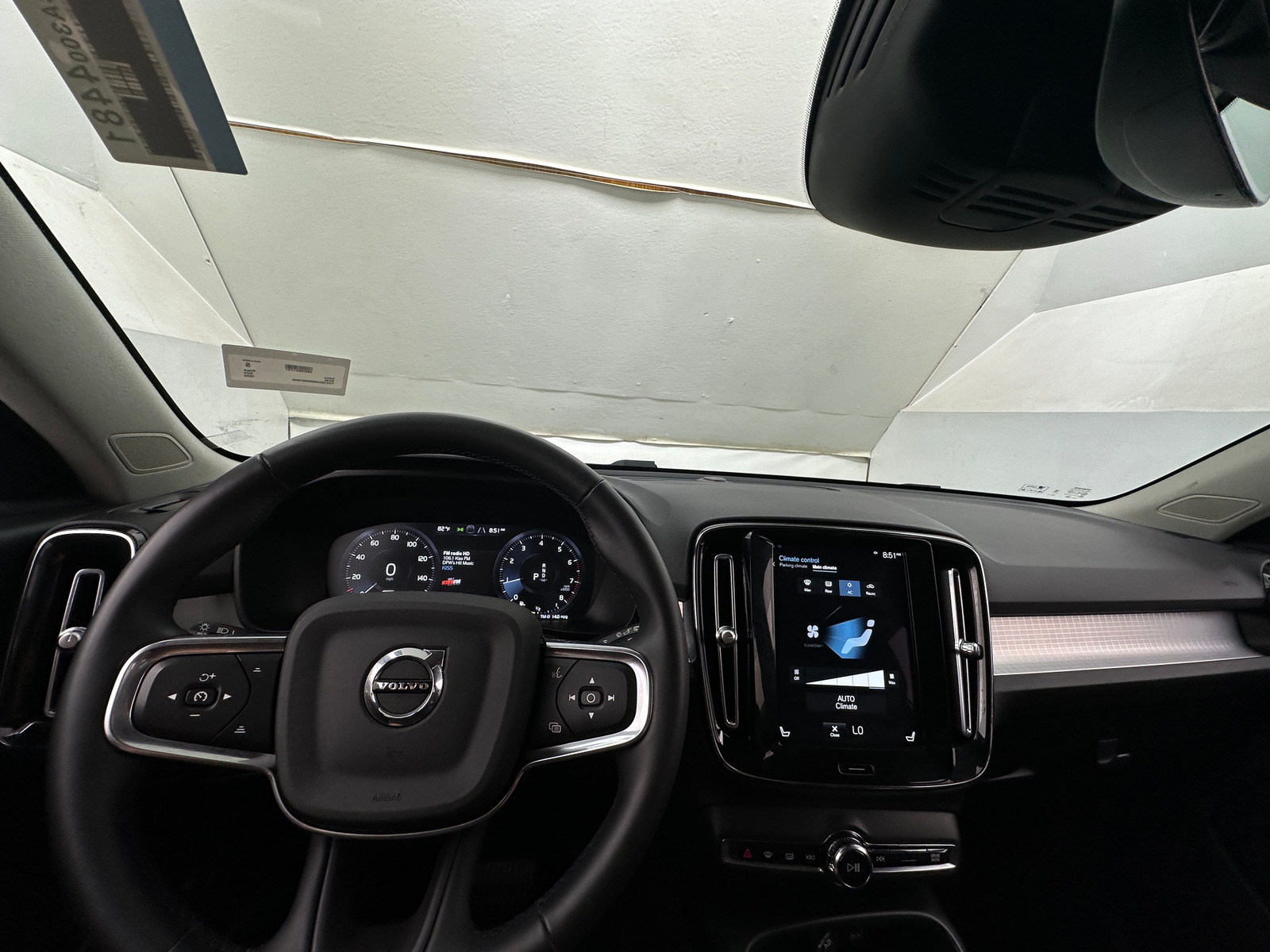 Thumbnail: 2022 Volvo XC40 - 2