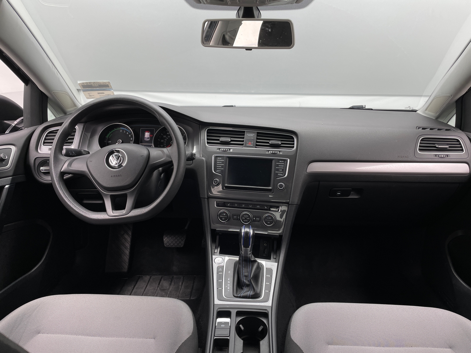 Thumbnail: 2016 Volkswagen e-Golf - 3
