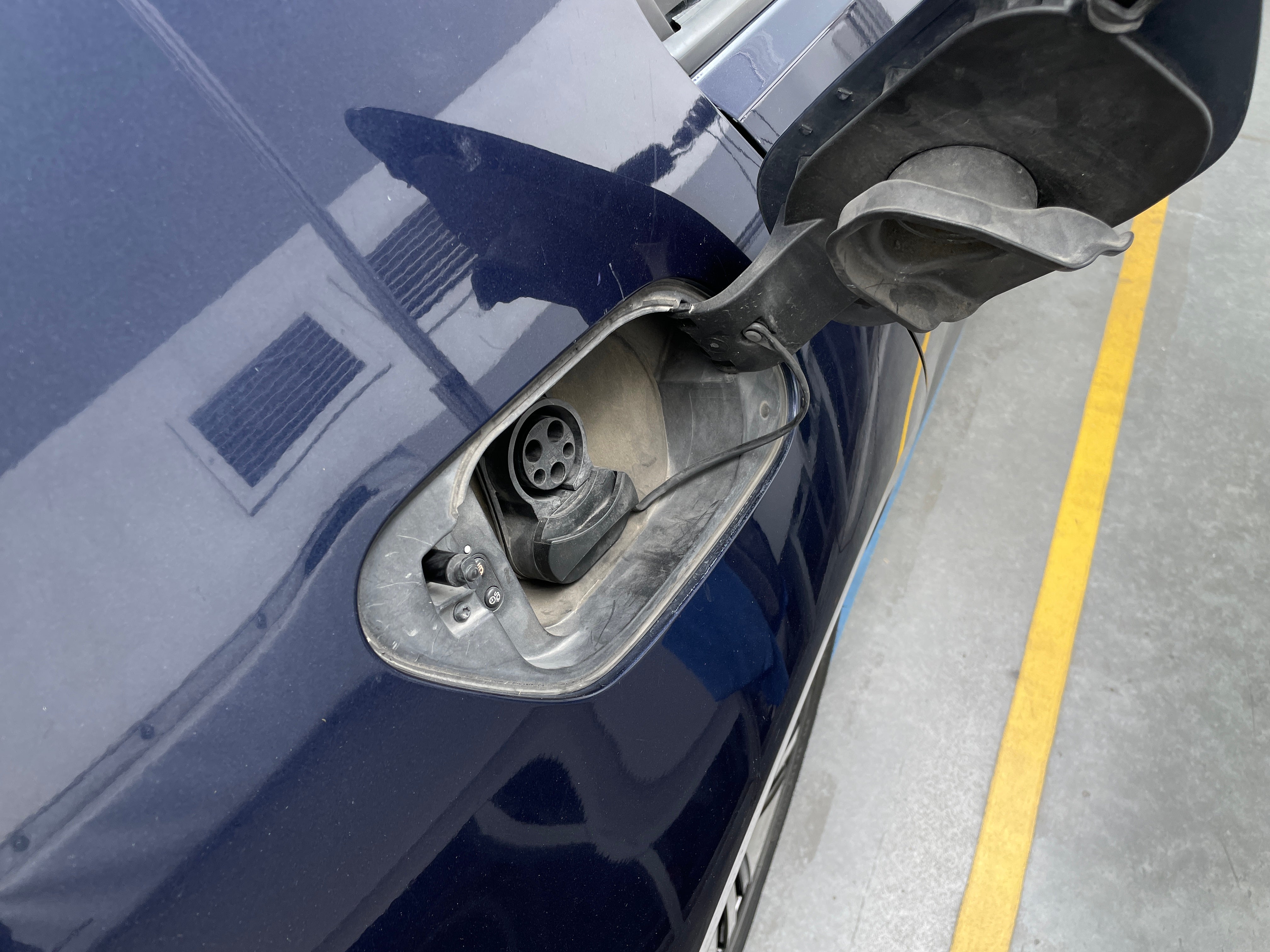 Used 2016 Volkswagen e-Golf e-Golf SE with VIN WVWKP7AU0GW911631 for sale in Oak Creek, WI