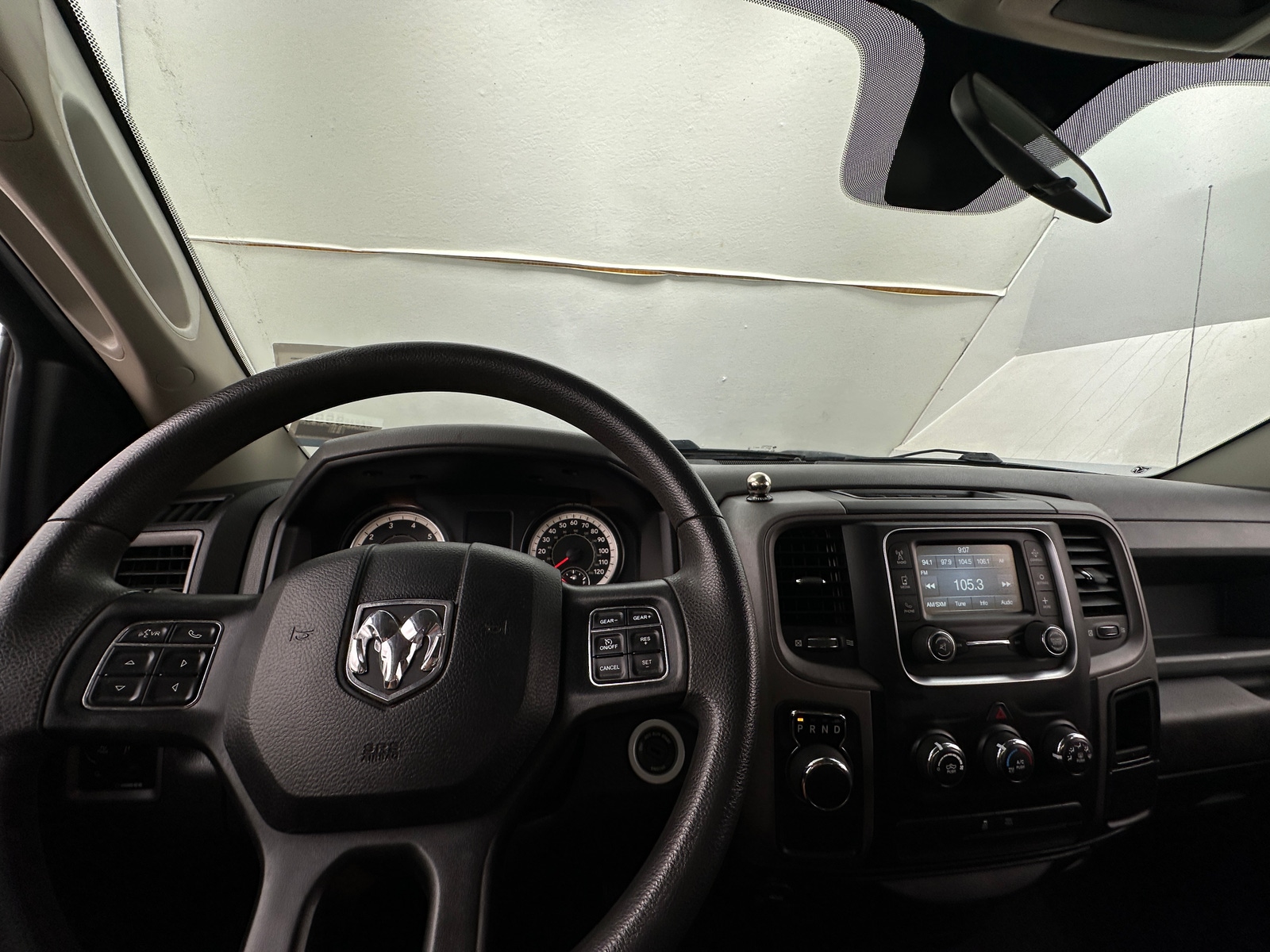 Thumbnail: 2019 RAM 1500 Classic - 3