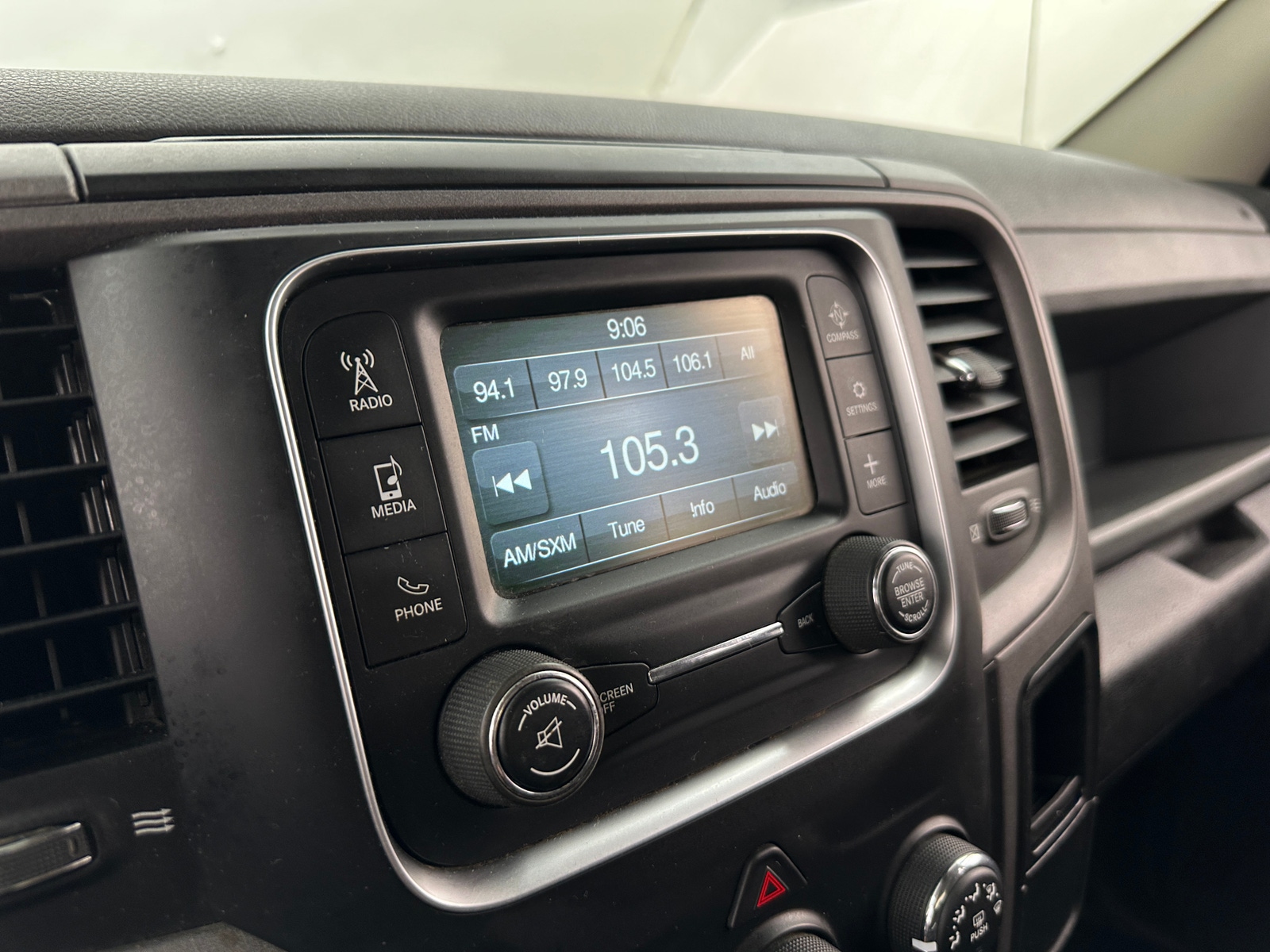 Thumbnail: 2019 RAM 1500 Classic - 4