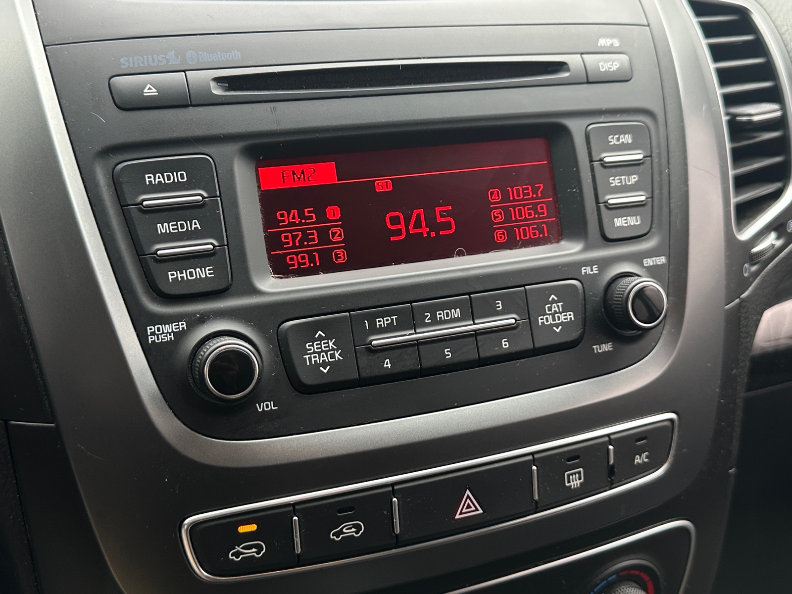 Thumbnail: 2015 Kia Sorento - 4