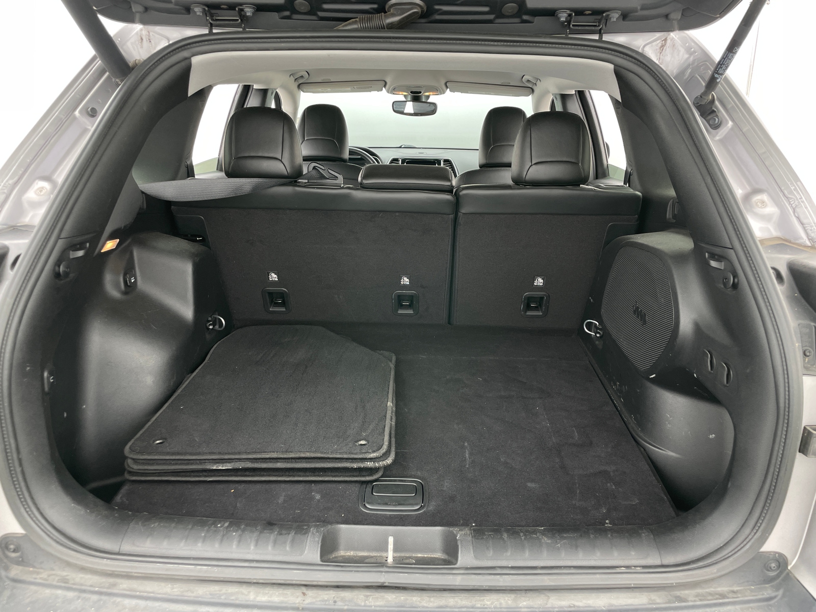 Thumbnail: 2019 Jeep Cherokee - 6