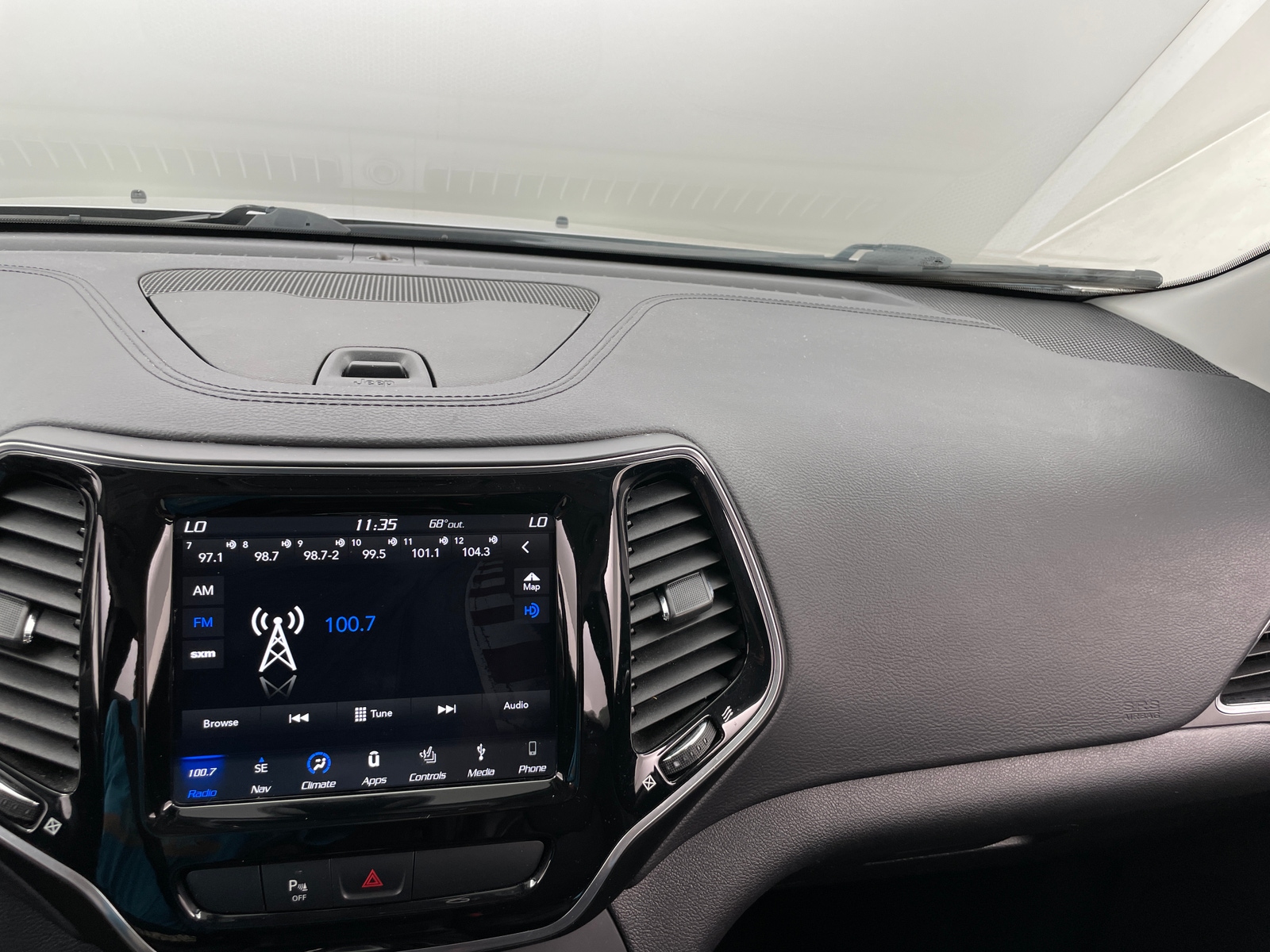 Thumbnail: 2019 Jeep Cherokee - 3