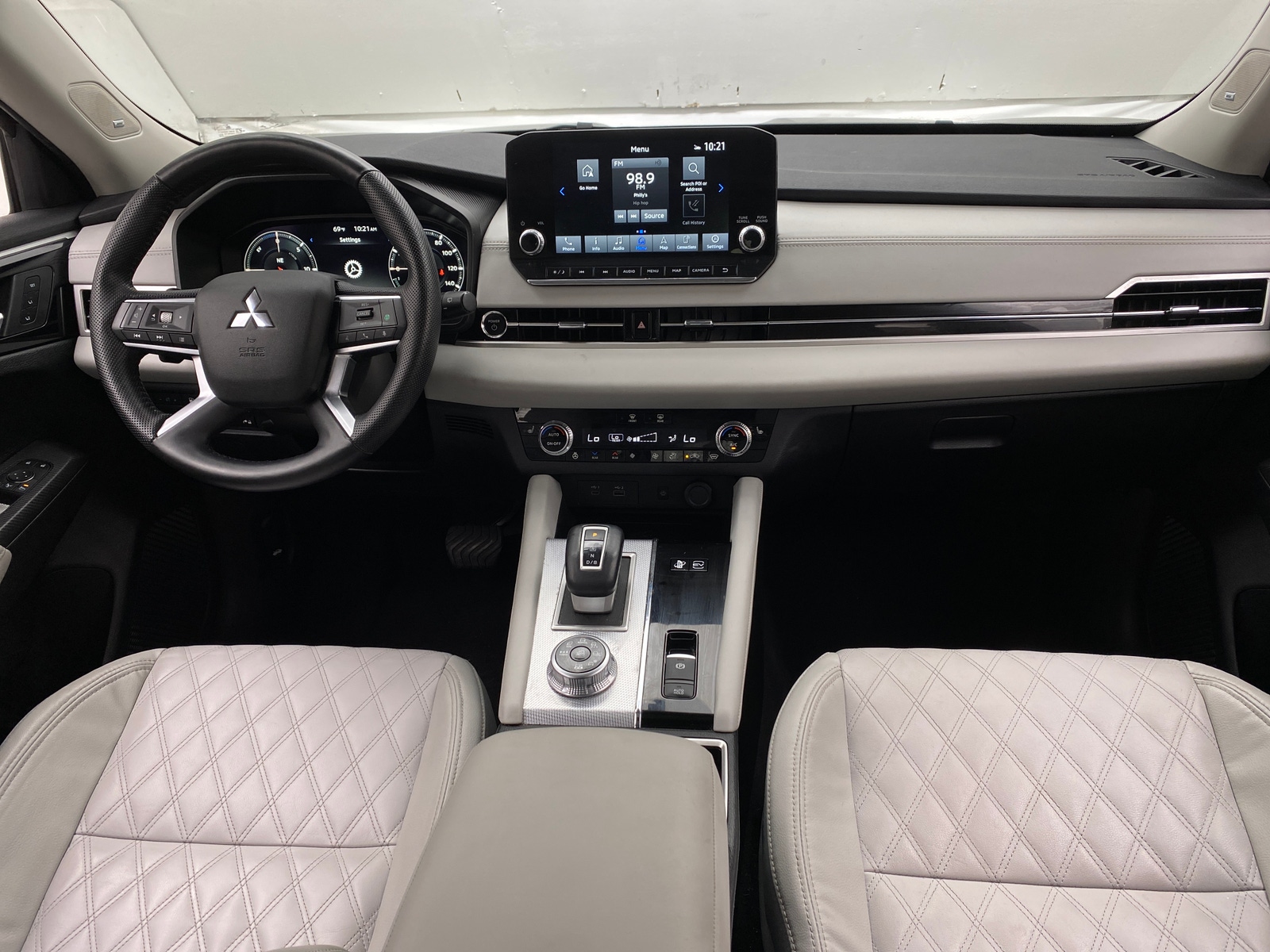 Thumbnail: 2023 Mitsubishi Outlander - 2