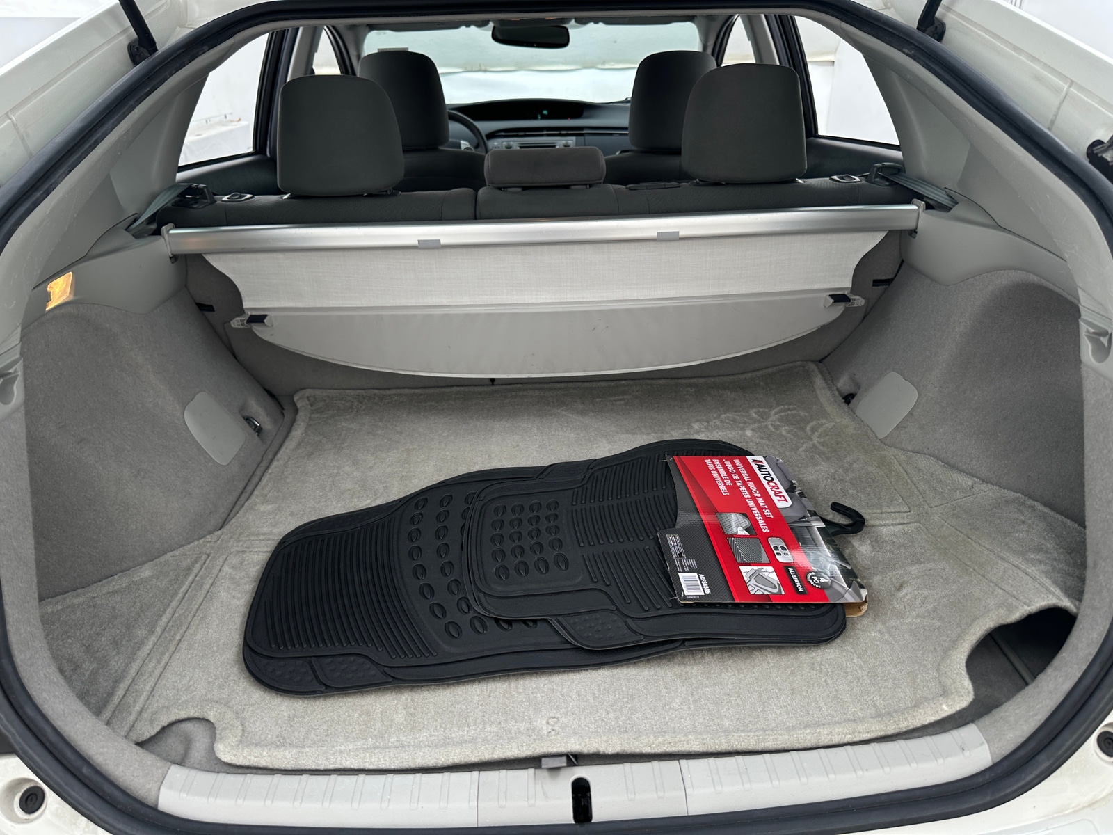 Thumbnail: 2012 Toyota Prius - 7
