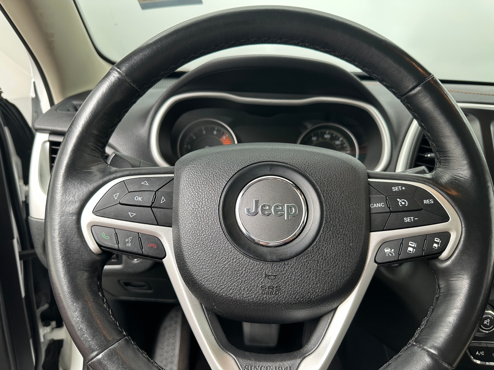 Thumbnail: 2016 Jeep Cherokee - 4