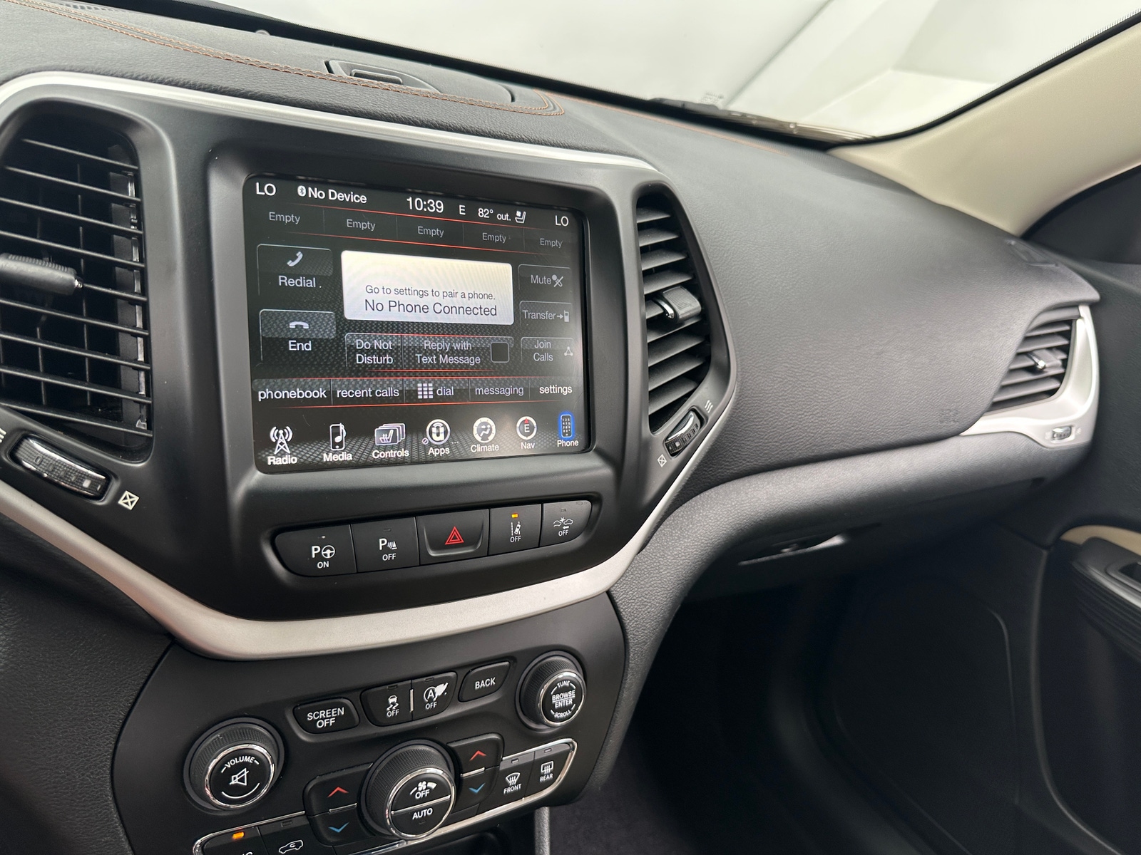 Thumbnail: 2016 Jeep Cherokee - 3